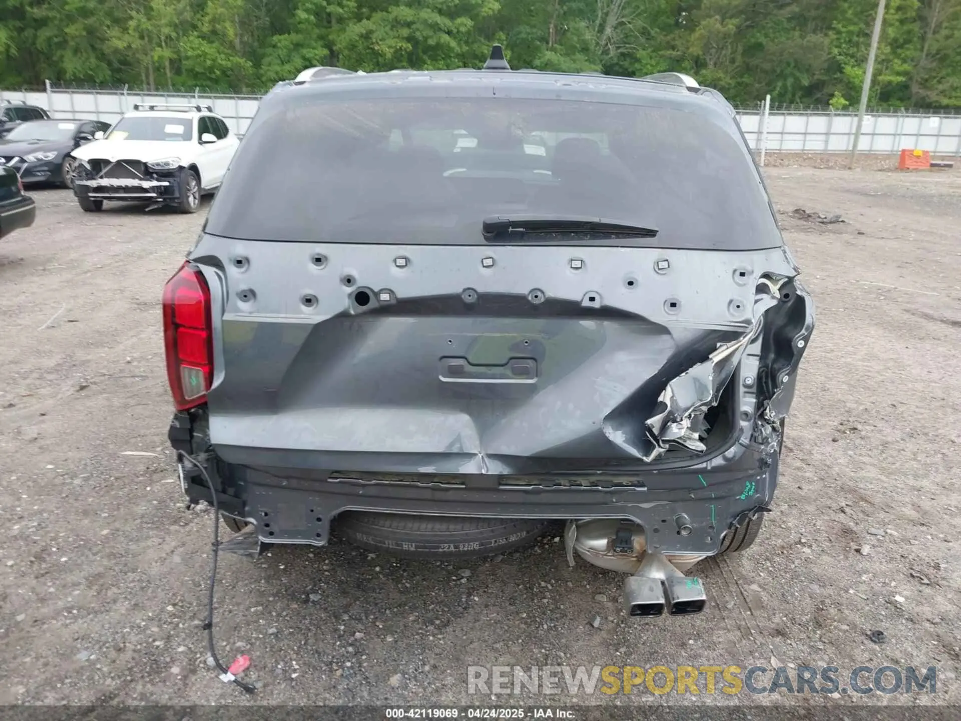 17 Photograph of a damaged car KM8R7DGE5RU806672 HYUNDAI PALISADE 2024