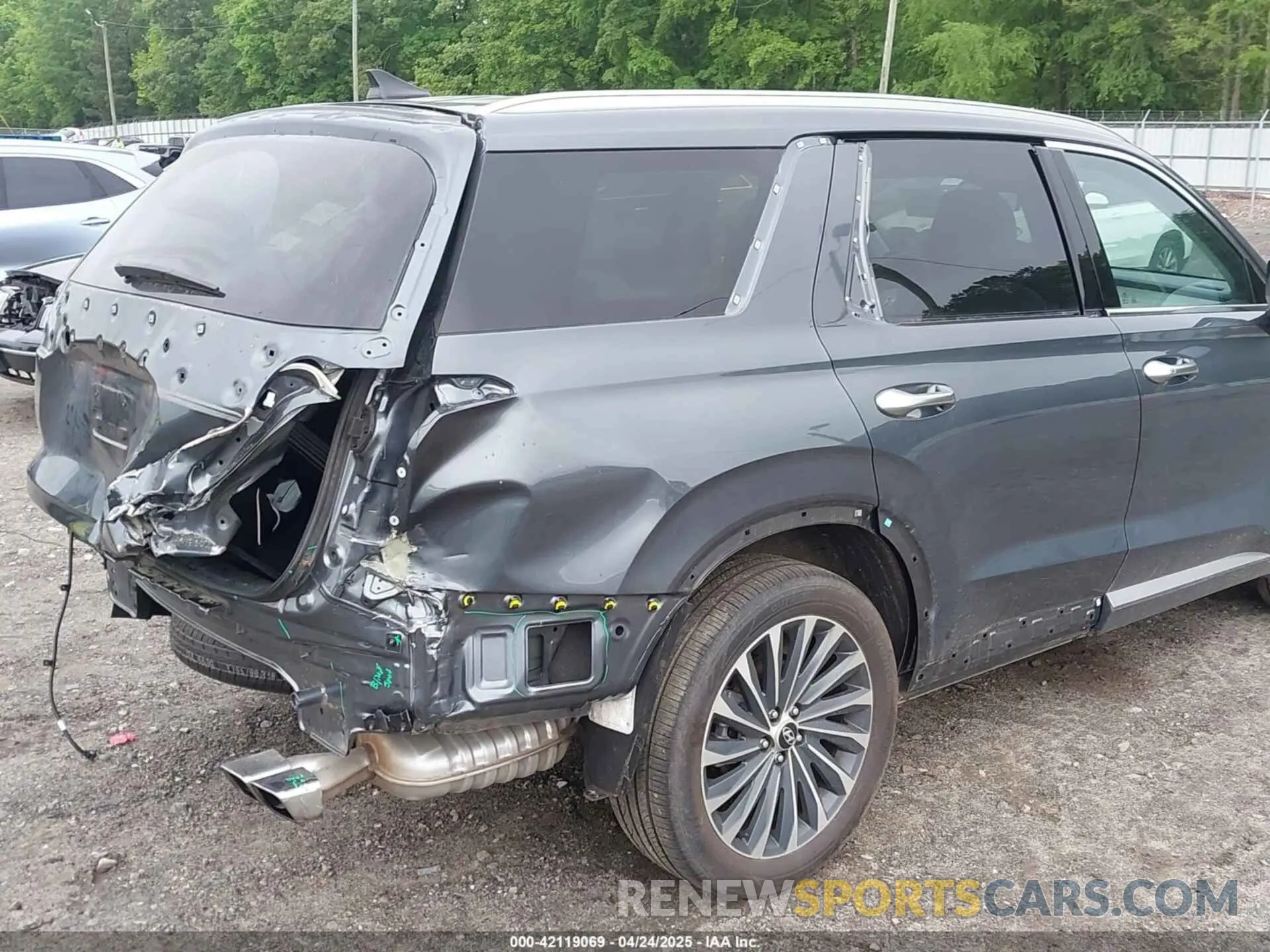 18 Photograph of a damaged car KM8R7DGE5RU806672 HYUNDAI PALISADE 2024