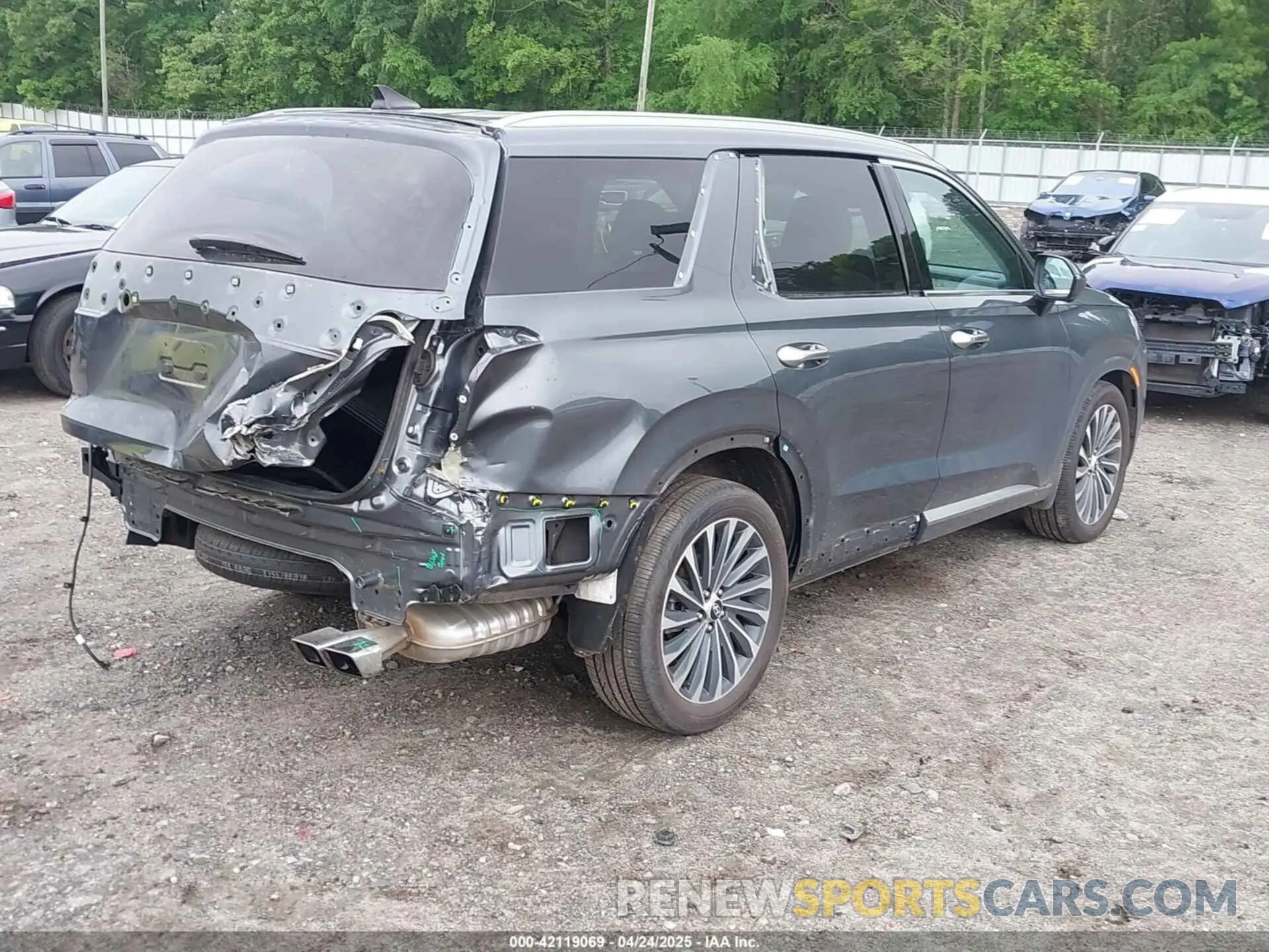 4 Photograph of a damaged car KM8R7DGE5RU806672 HYUNDAI PALISADE 2024