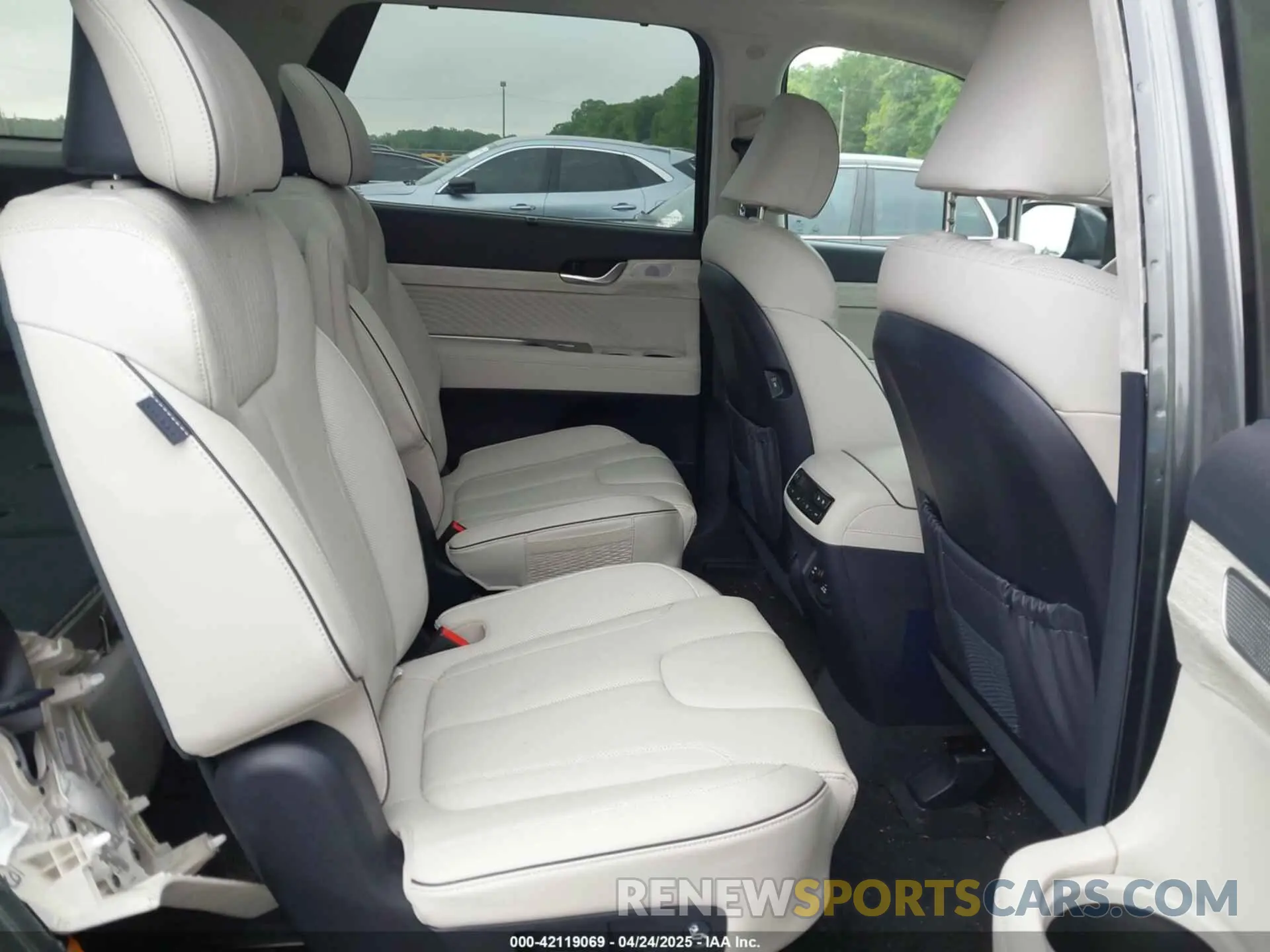 8 Photograph of a damaged car KM8R7DGE5RU806672 HYUNDAI PALISADE 2024