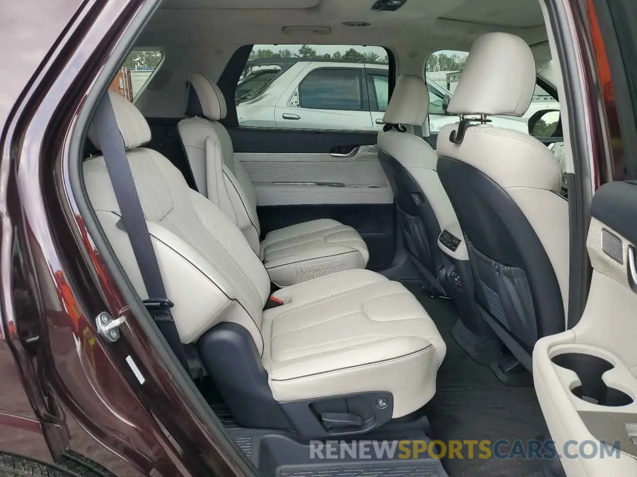 11 Photograph of a damaged car KM8R7DGE7RU654586 HYUNDAI PALISADE 2024