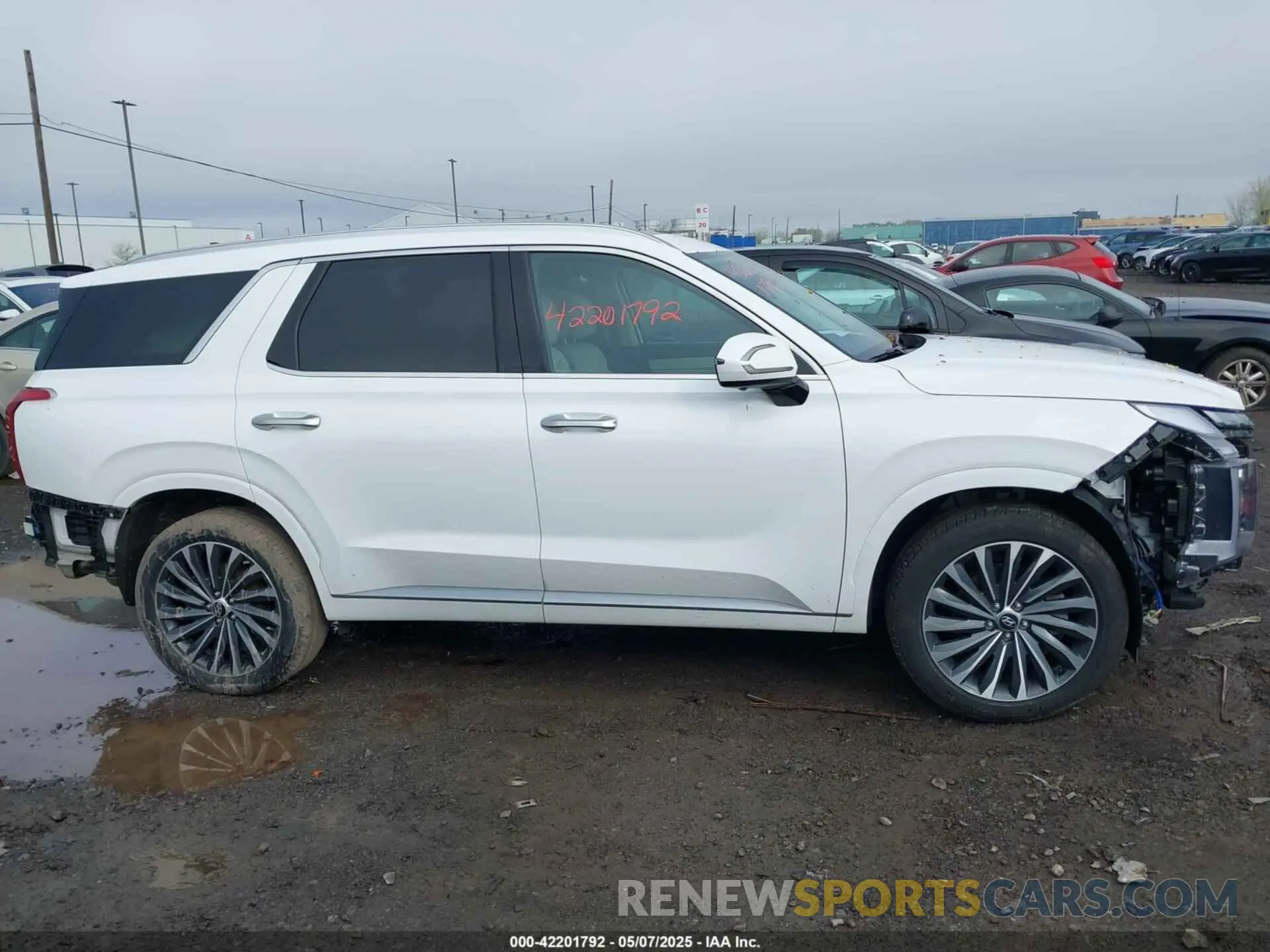 13 Photograph of a damaged car KM8R7DGE7RU711241 HYUNDAI PALISADE 2024