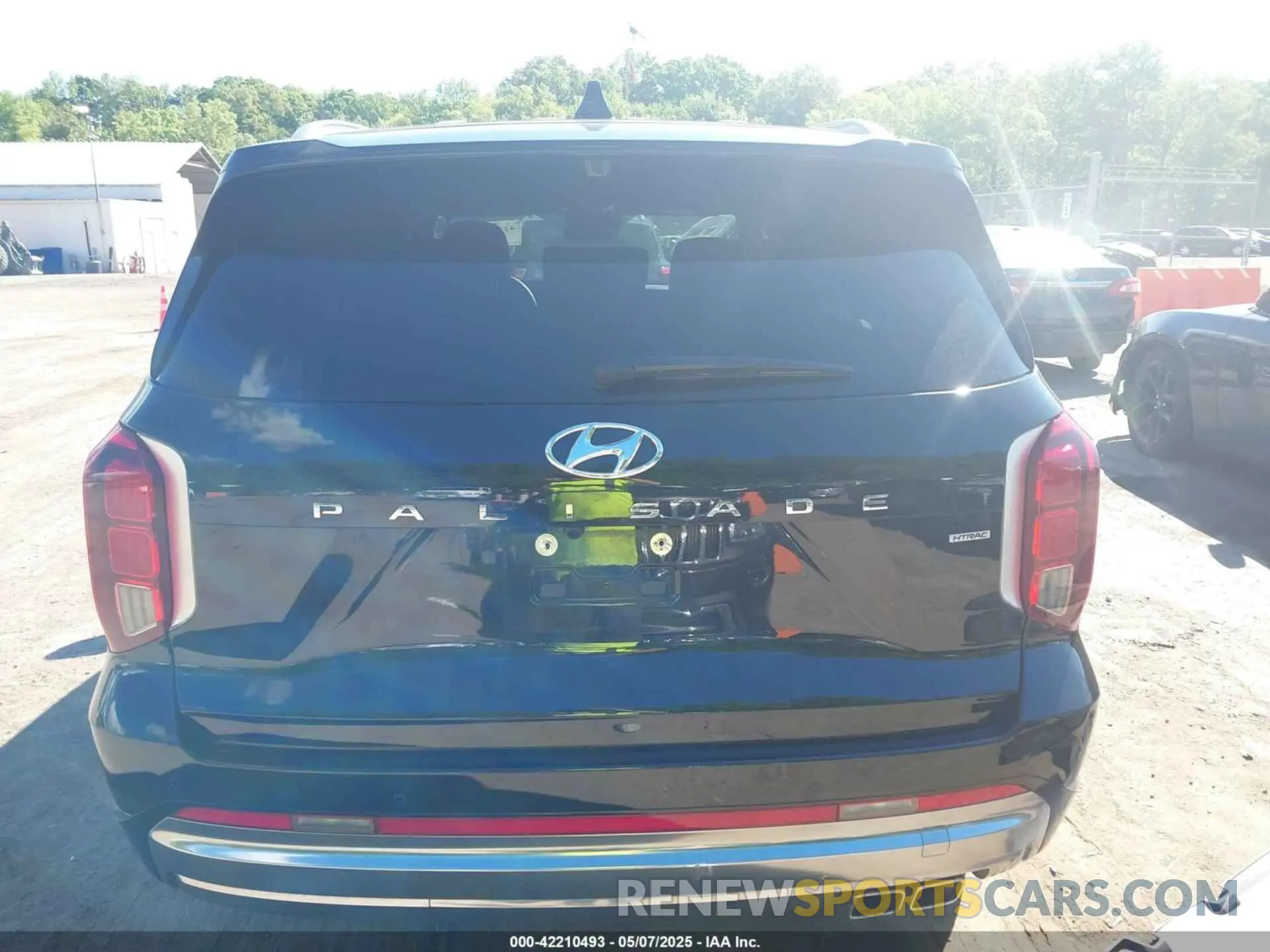 16 Photograph of a damaged car KM8R7DGE7RU795772 HYUNDAI PALISADE 2024