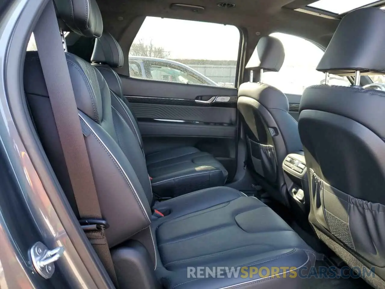 11 Photograph of a damaged car KM8R7DGE8RU700586 HYUNDAI PALISADE 2024