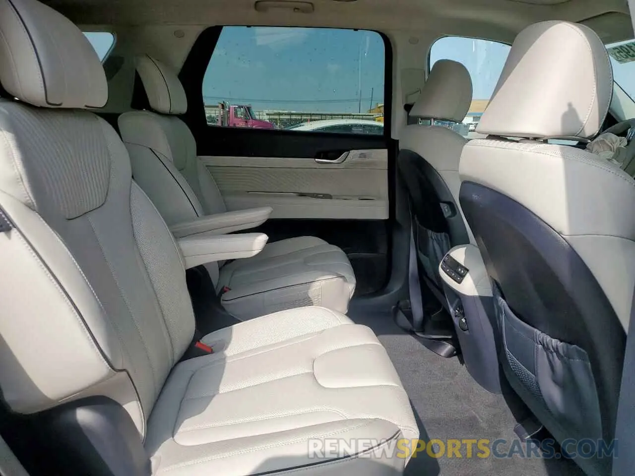 11 Photograph of a damaged car KM8R7DGE8RU722149 HYUNDAI PALISADE 2024