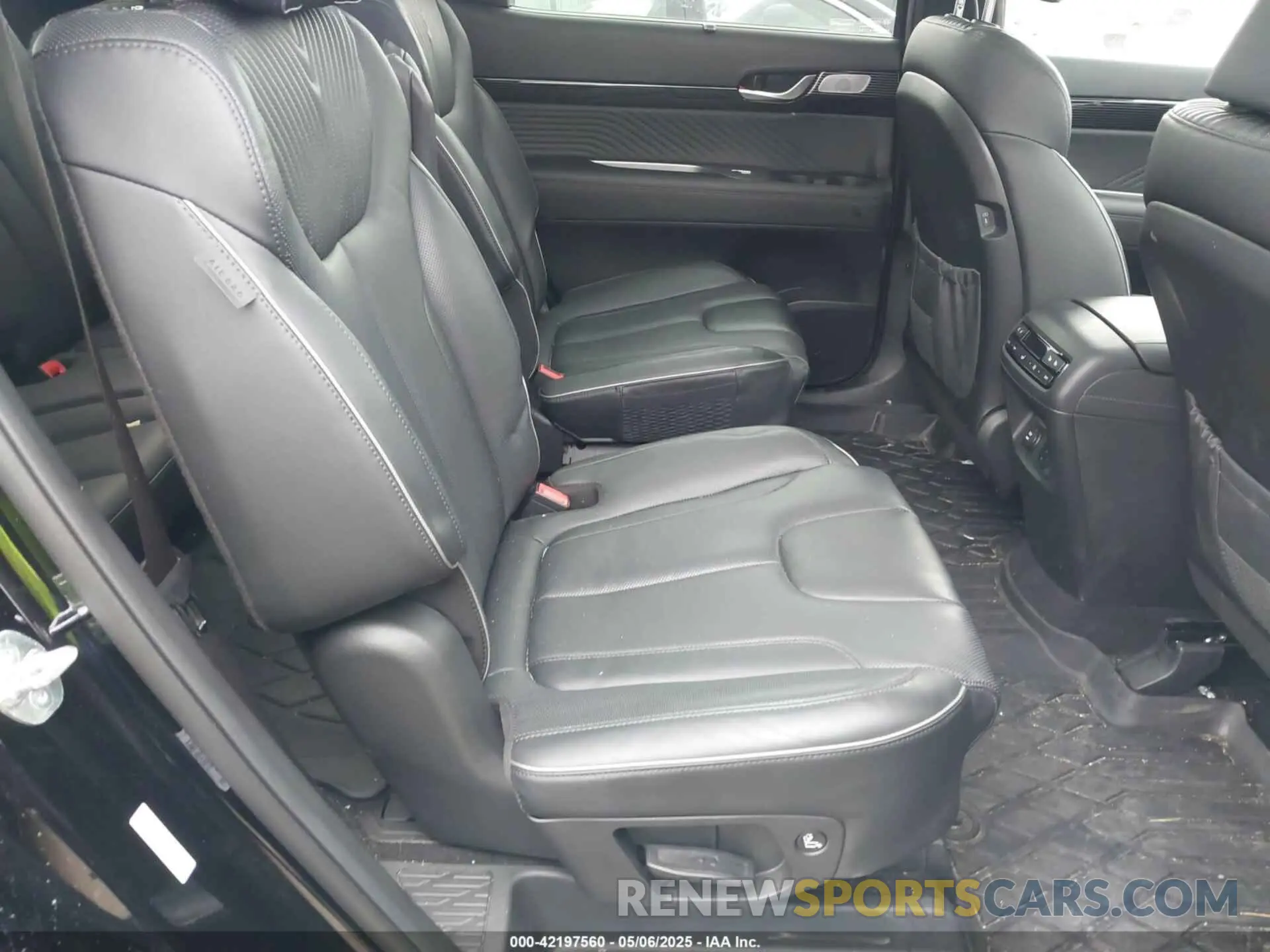 8 Photograph of a damaged car KM8R7DGE8RU745060 HYUNDAI PALISADE 2024