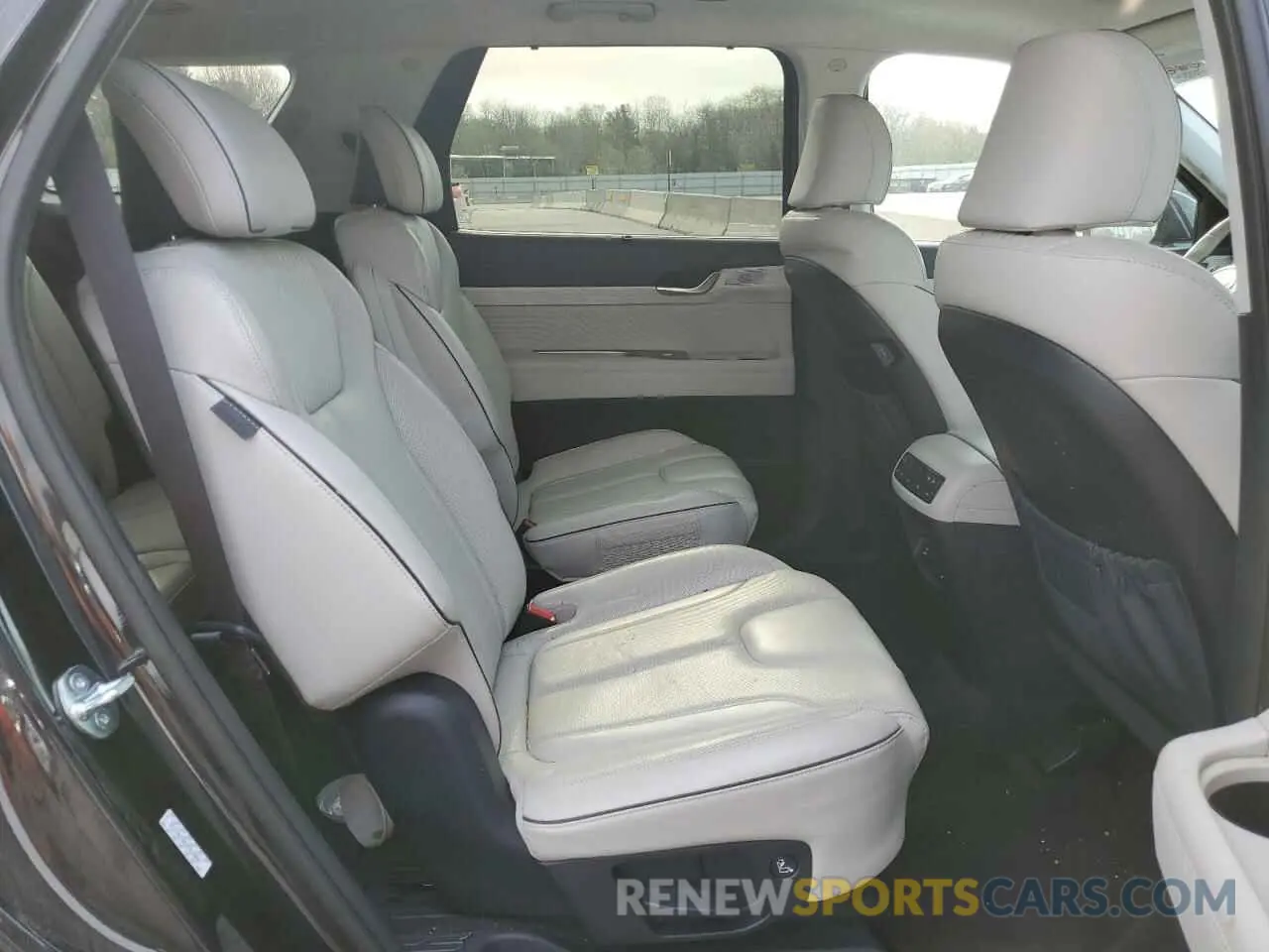 11 Photograph of a damaged car KM8R7DGE9RU701715 HYUNDAI PALISADE 2024
