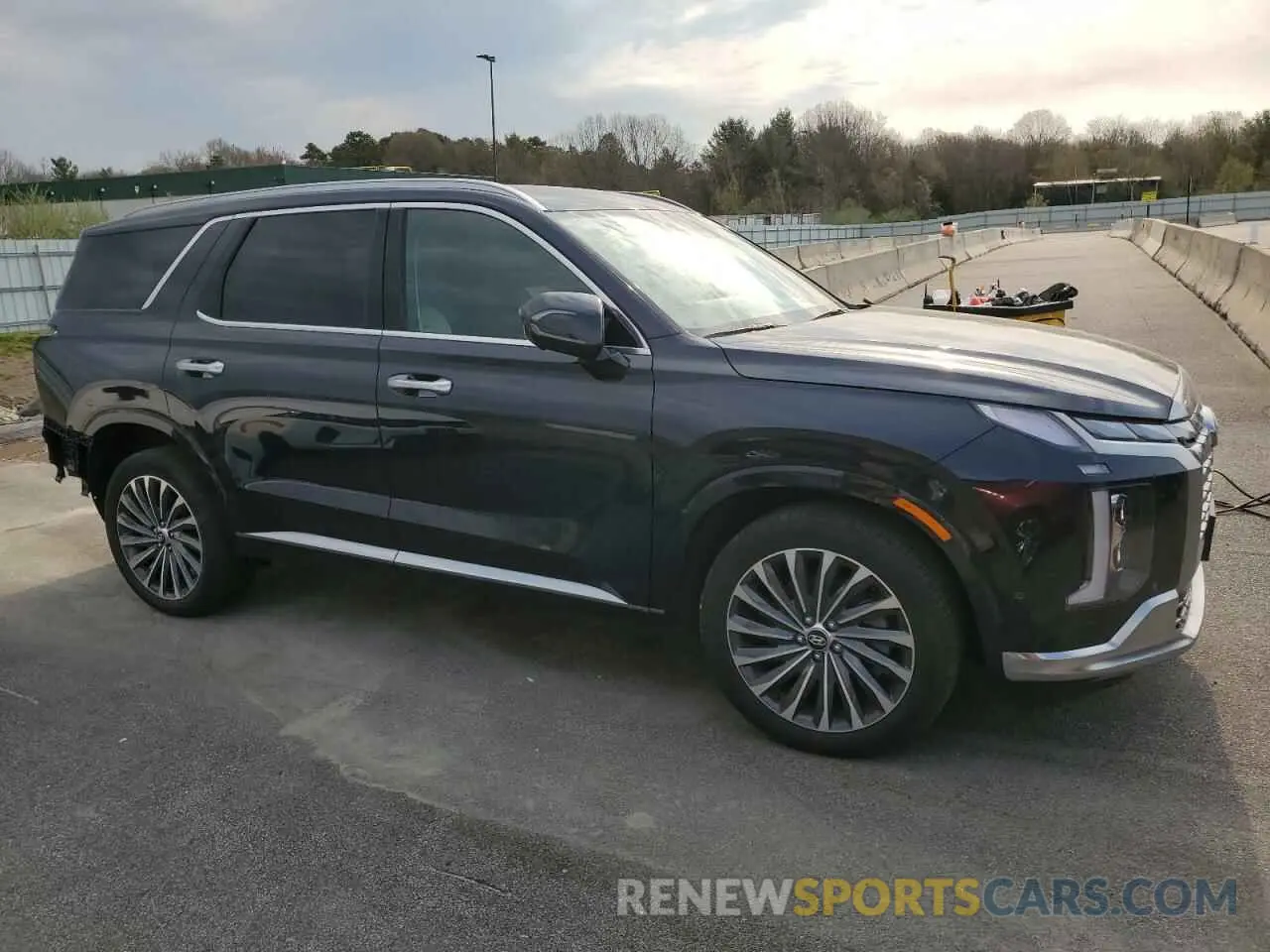4 Photograph of a damaged car KM8R7DGE9RU701715 HYUNDAI PALISADE 2024