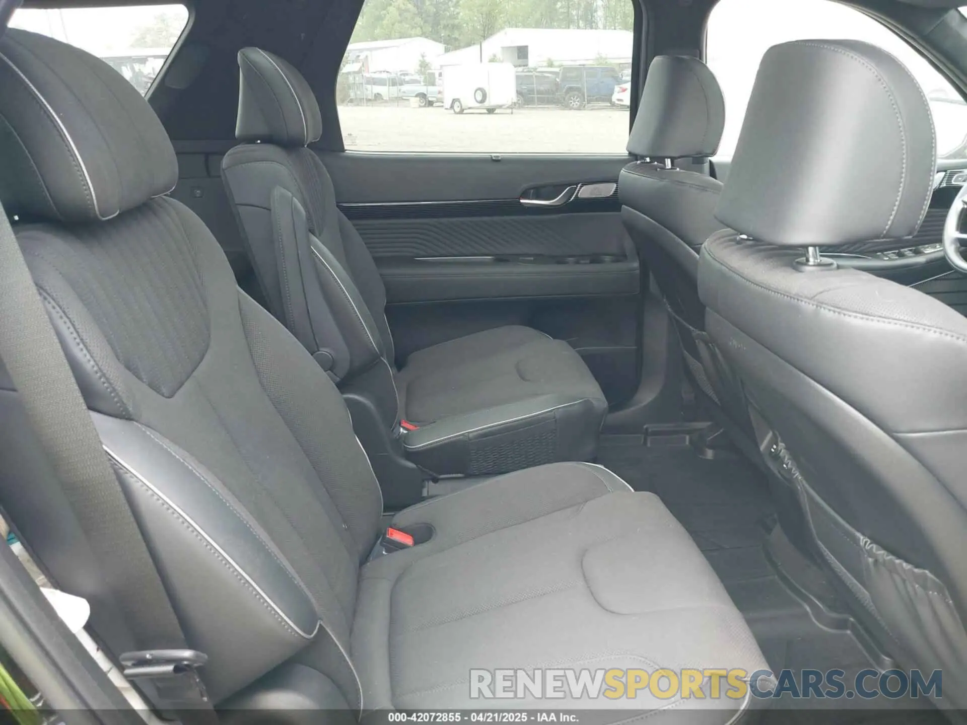 8 Photograph of a damaged car KM8R7DGE9RU739025 HYUNDAI PALISADE 2024