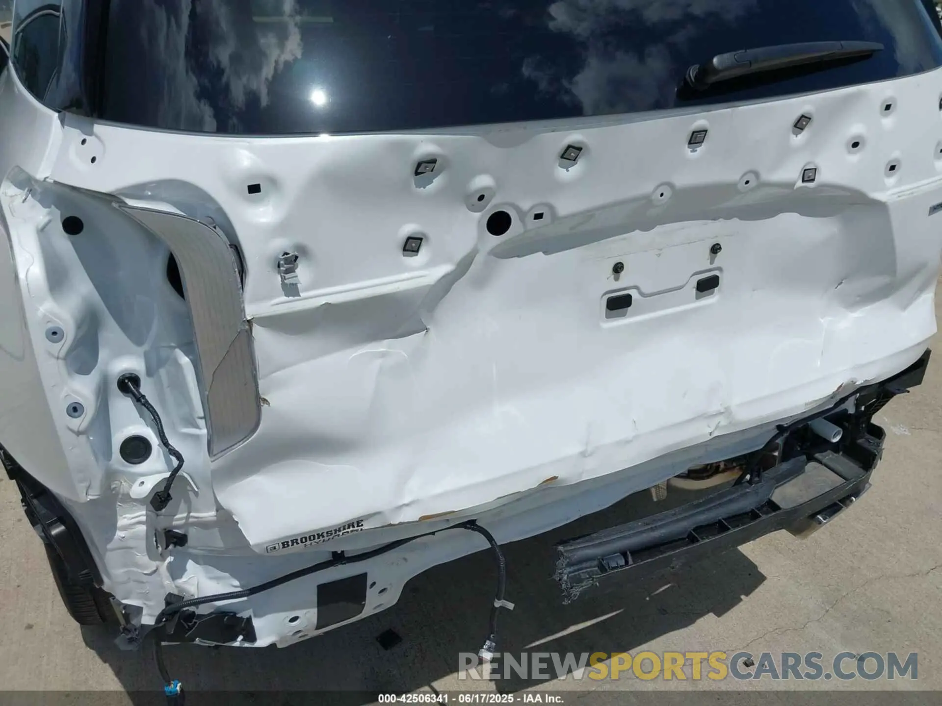 6 Photograph of a damaged car KM8R7DGEXRU807123 HYUNDAI PALISADE 2024
