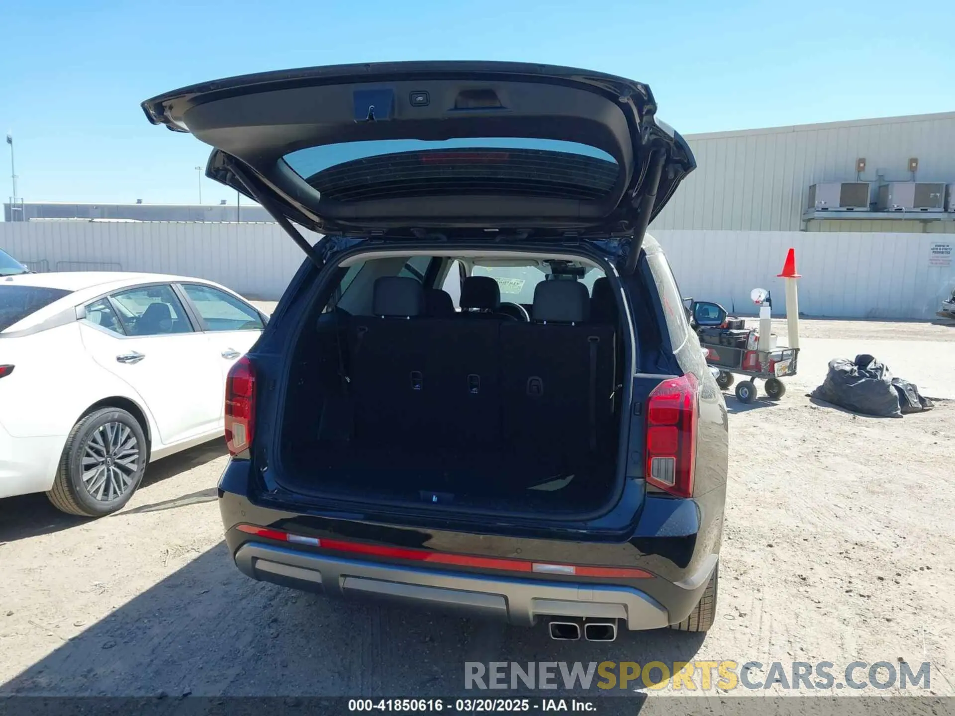 17 Photograph of a damaged car KM8R2DGE8SU833210 HYUNDAI PALISADE 2025