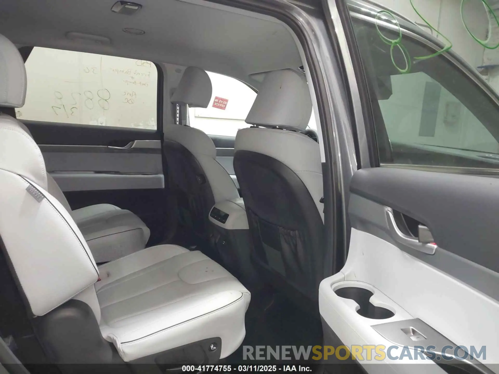 8 Photograph of a damaged car KM8R2DGEXSU879170 HYUNDAI PALISADE 2025