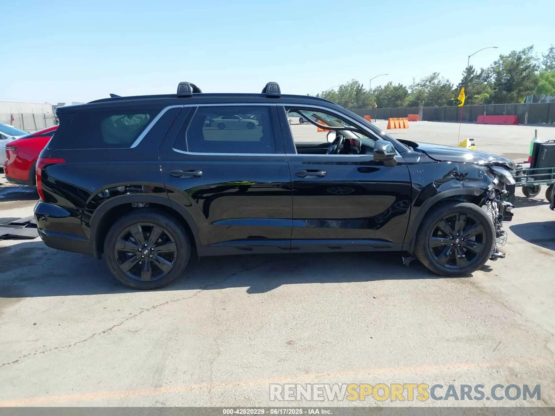 14 Photograph of a damaged car KM8R3DGE3SU817493 HYUNDAI PALISADE 2025