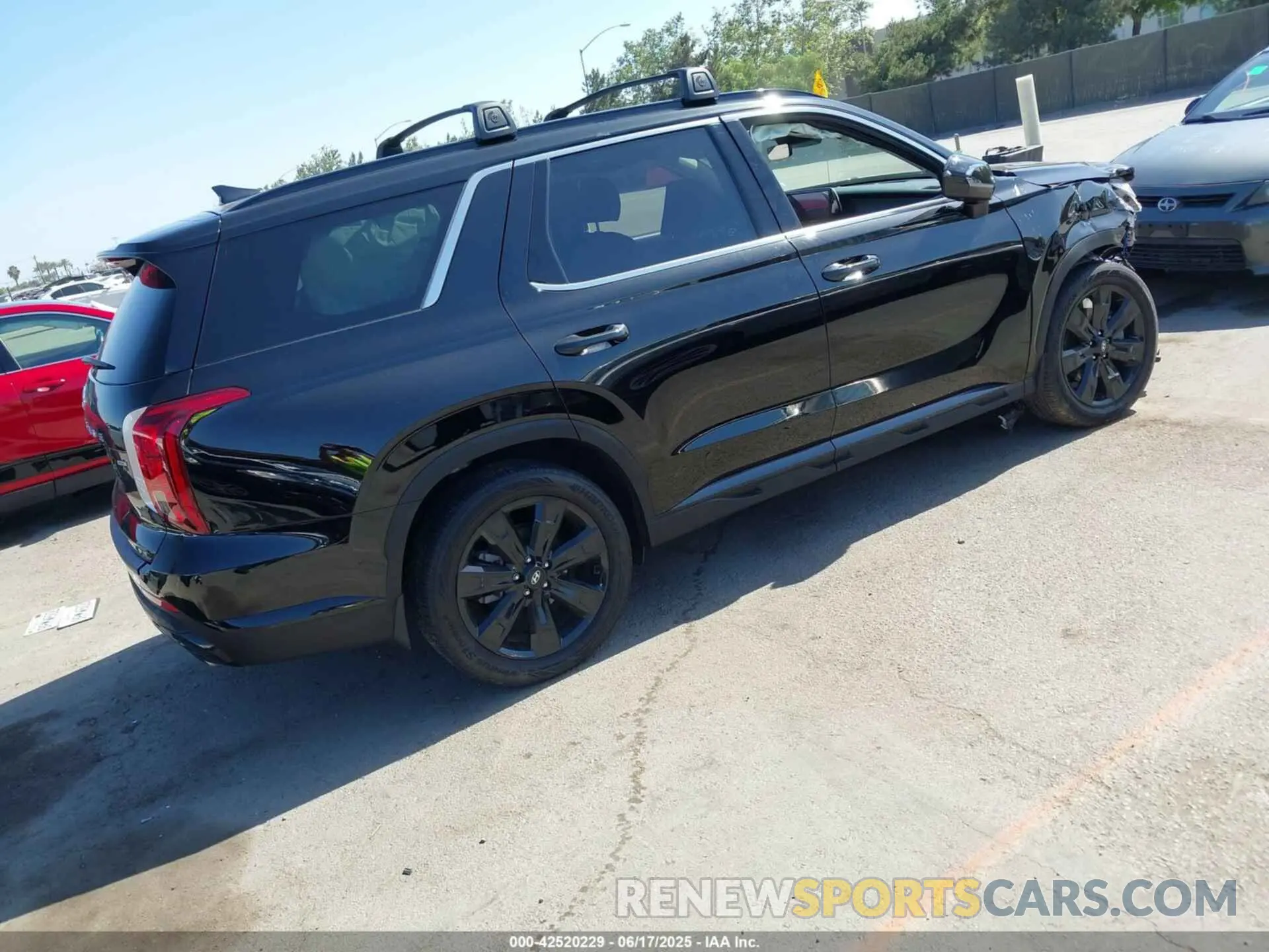 4 Photograph of a damaged car KM8R3DGE3SU817493 HYUNDAI PALISADE 2025