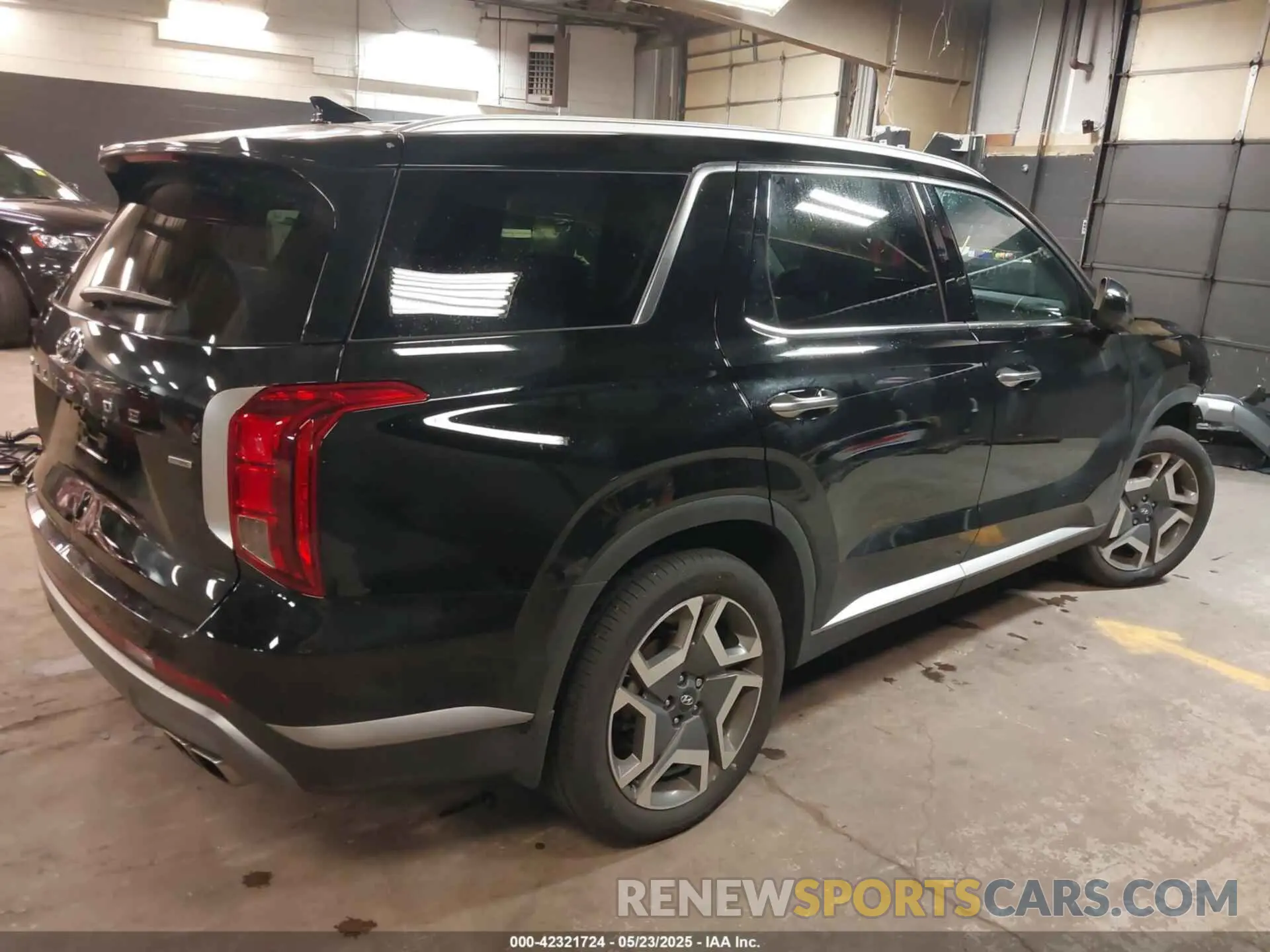 4 Photograph of a damaged car KM8R4DGE7SU836643 HYUNDAI PALISADE 2025