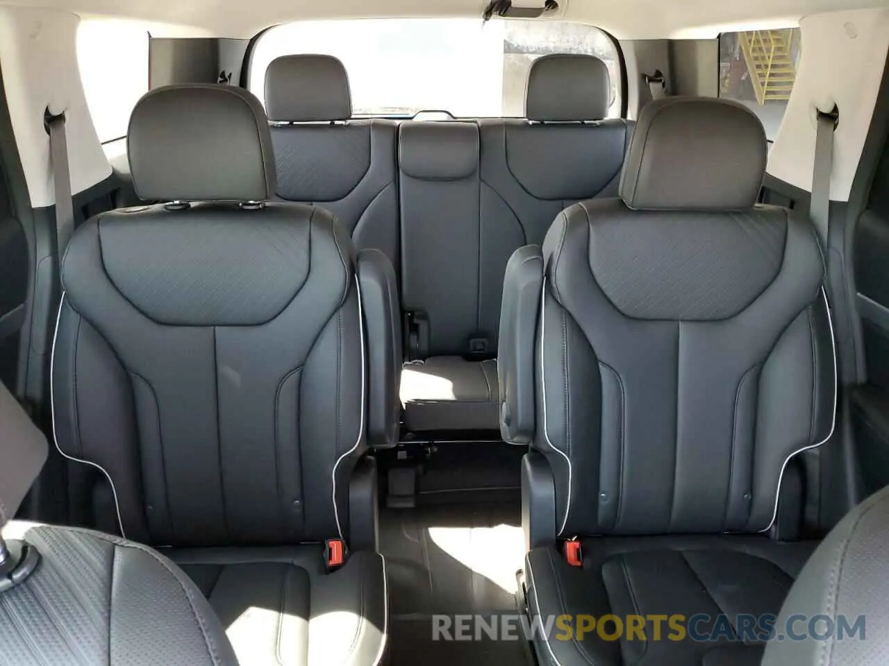 10 Photograph of a damaged car KM8R4DGEXSU885058 HYUNDAI PALISADE 2025