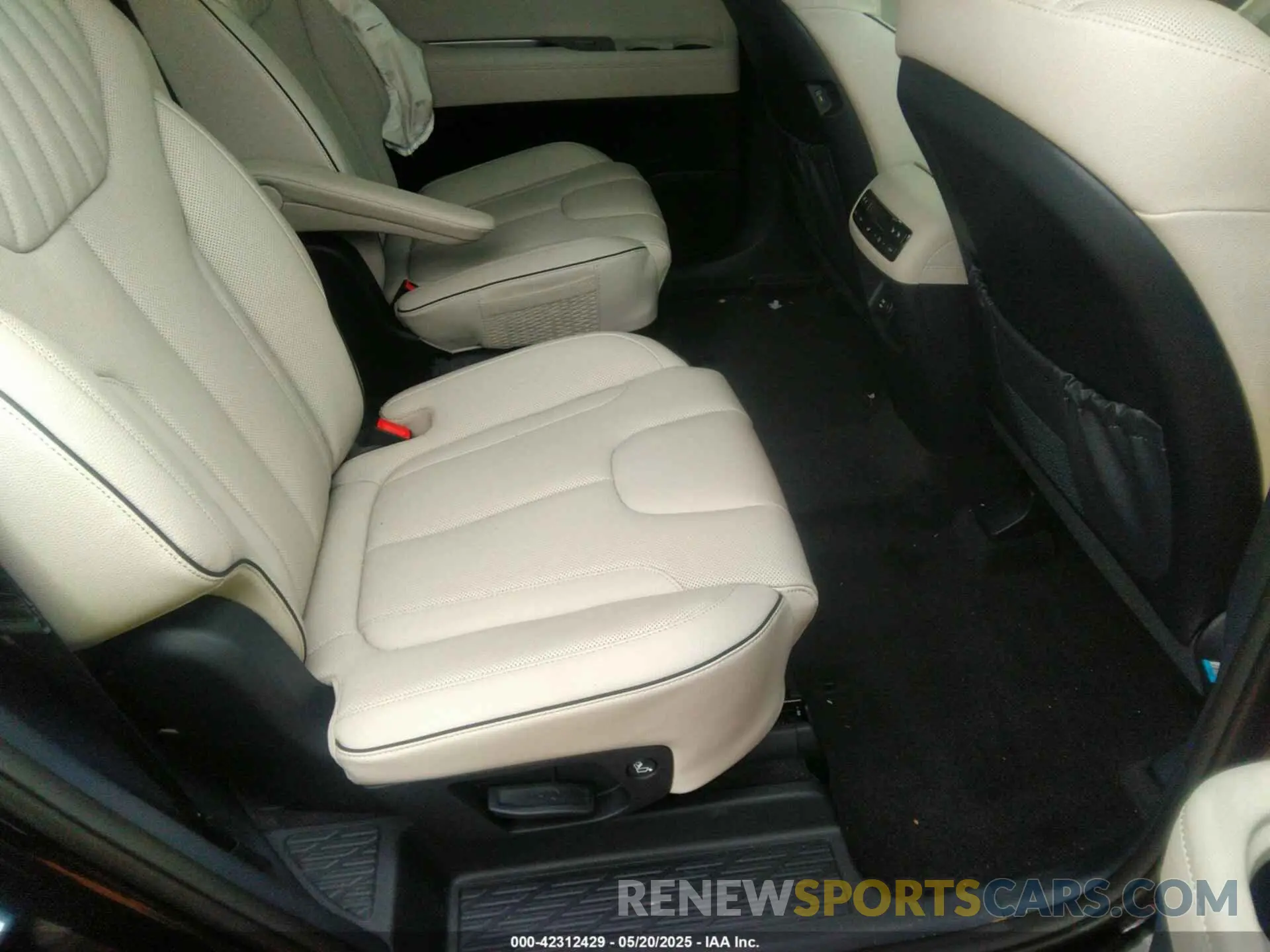 8 Photograph of a damaged car KM8R54GE0SU894879 HYUNDAI PALISADE 2025