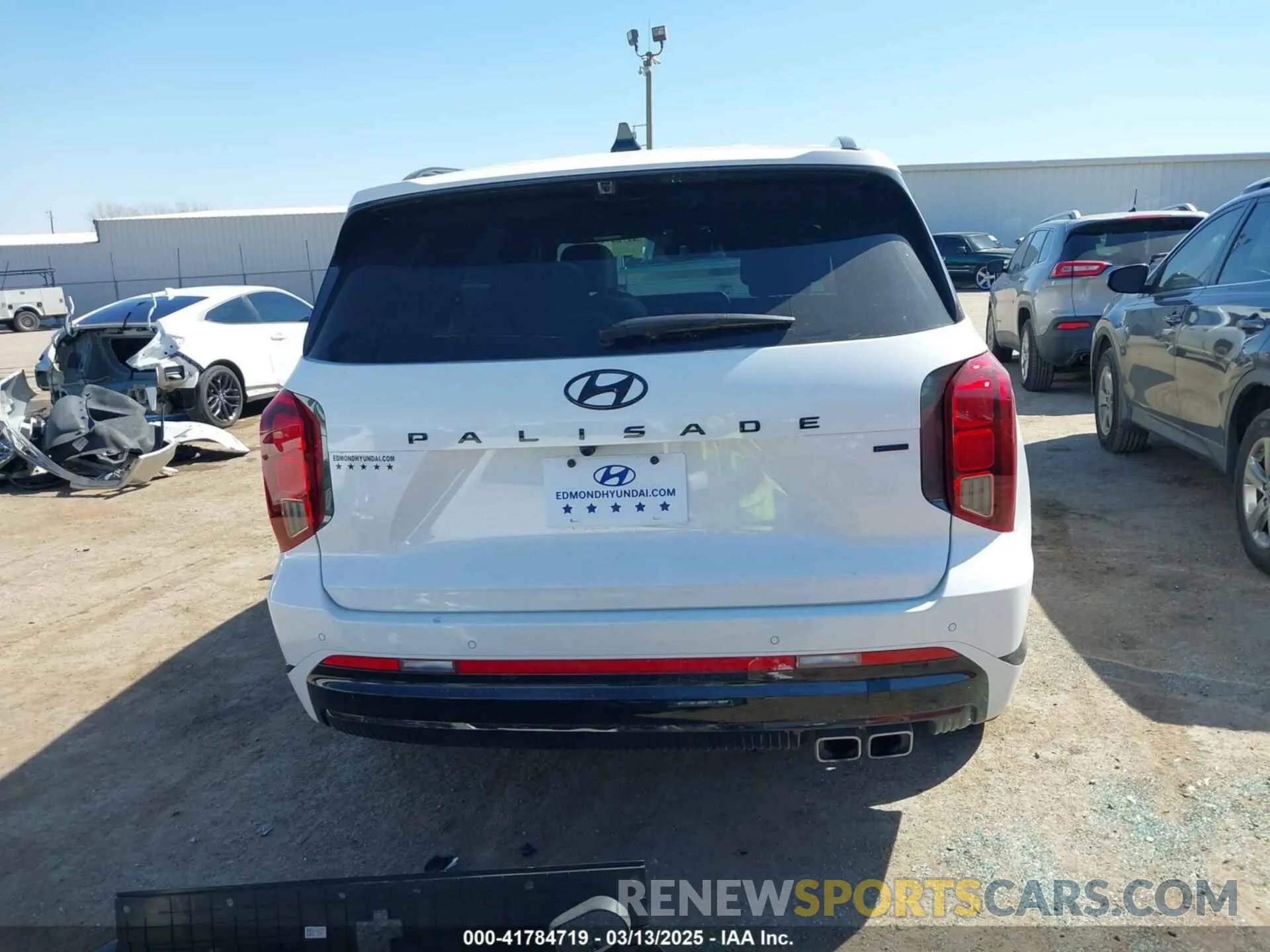 17 Photograph of a damaged car KM8R7DGE2SU880038 HYUNDAI PALISADE 2025