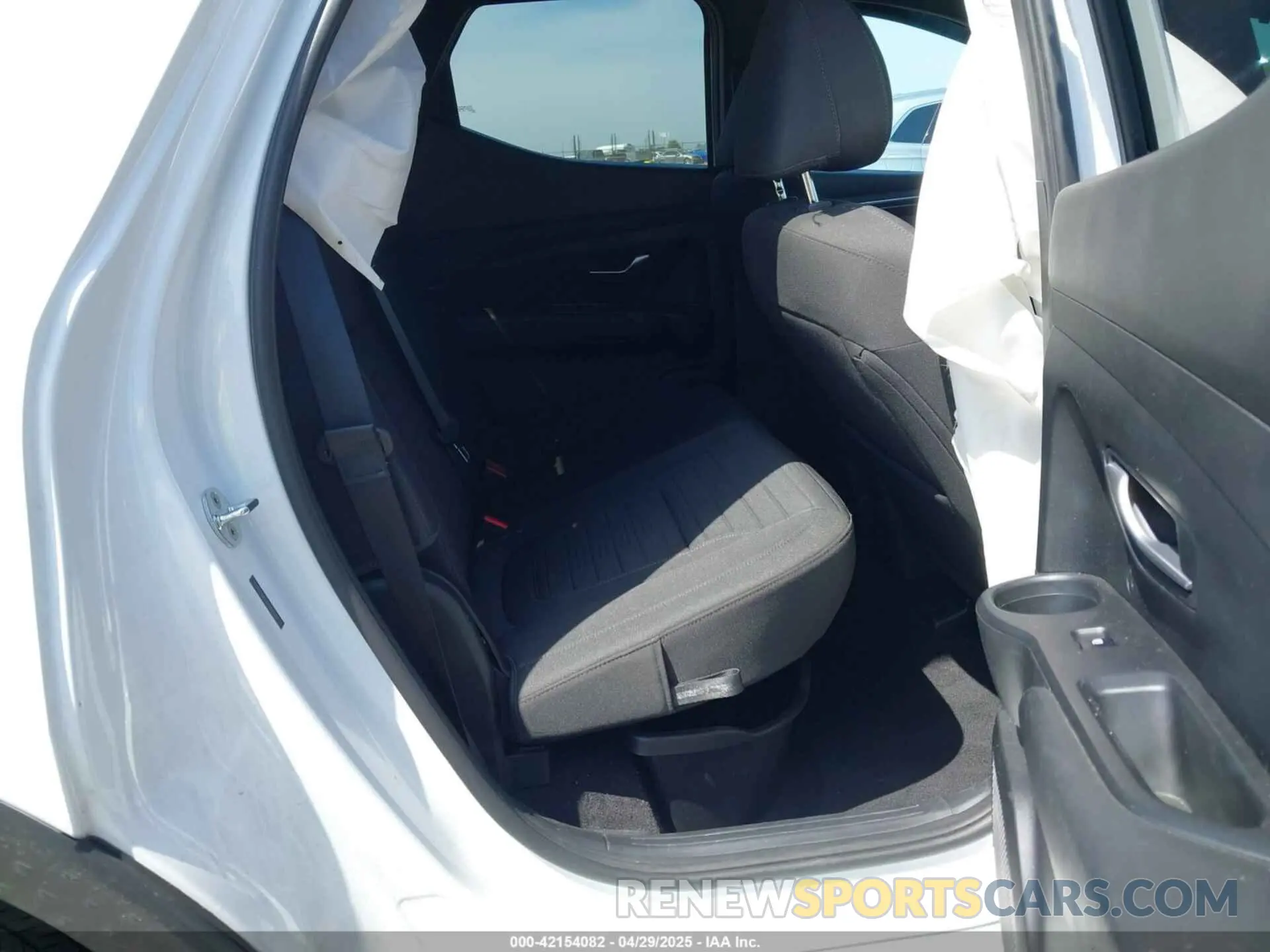 8 Photograph of a damaged car 5NTJC4AE4NH036346 HYUNDAI SANTA CRUZ 2022