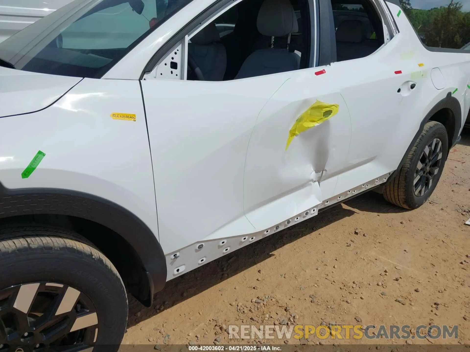 17 Photograph of a damaged car 5NTJB4DE7SH129243 HYUNDAI SANTA CRUZ 2025