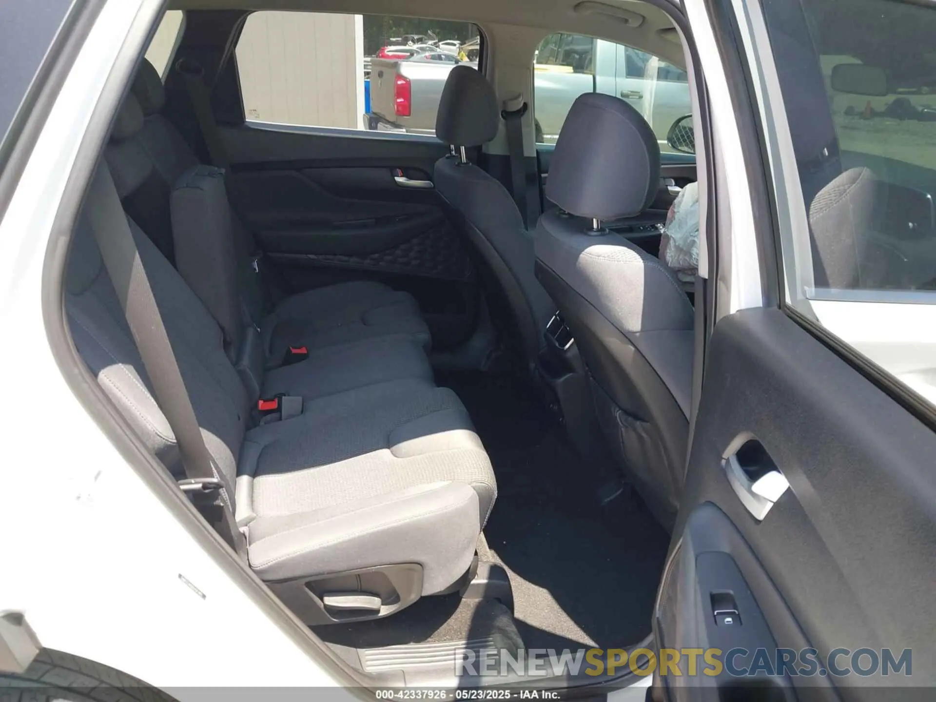 8 Photograph of a damaged car 5NMS23AD0KH013811 HYUNDAI SANTA FE 2019