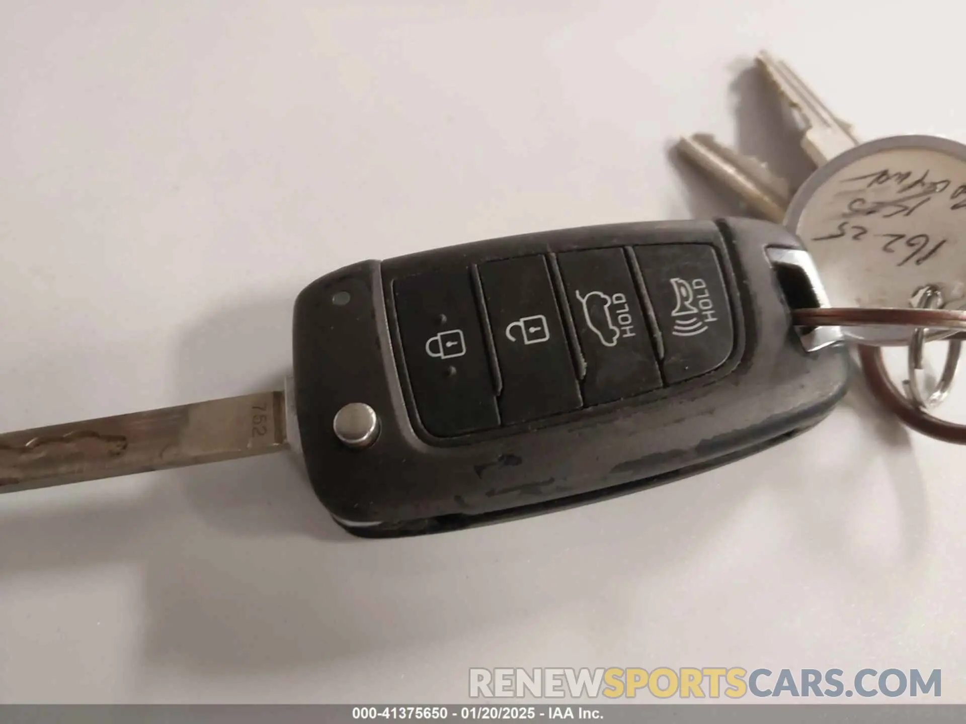 11 Photograph of a damaged car 5NMS23AD1KH063472 HYUNDAI SANTA FE 2019