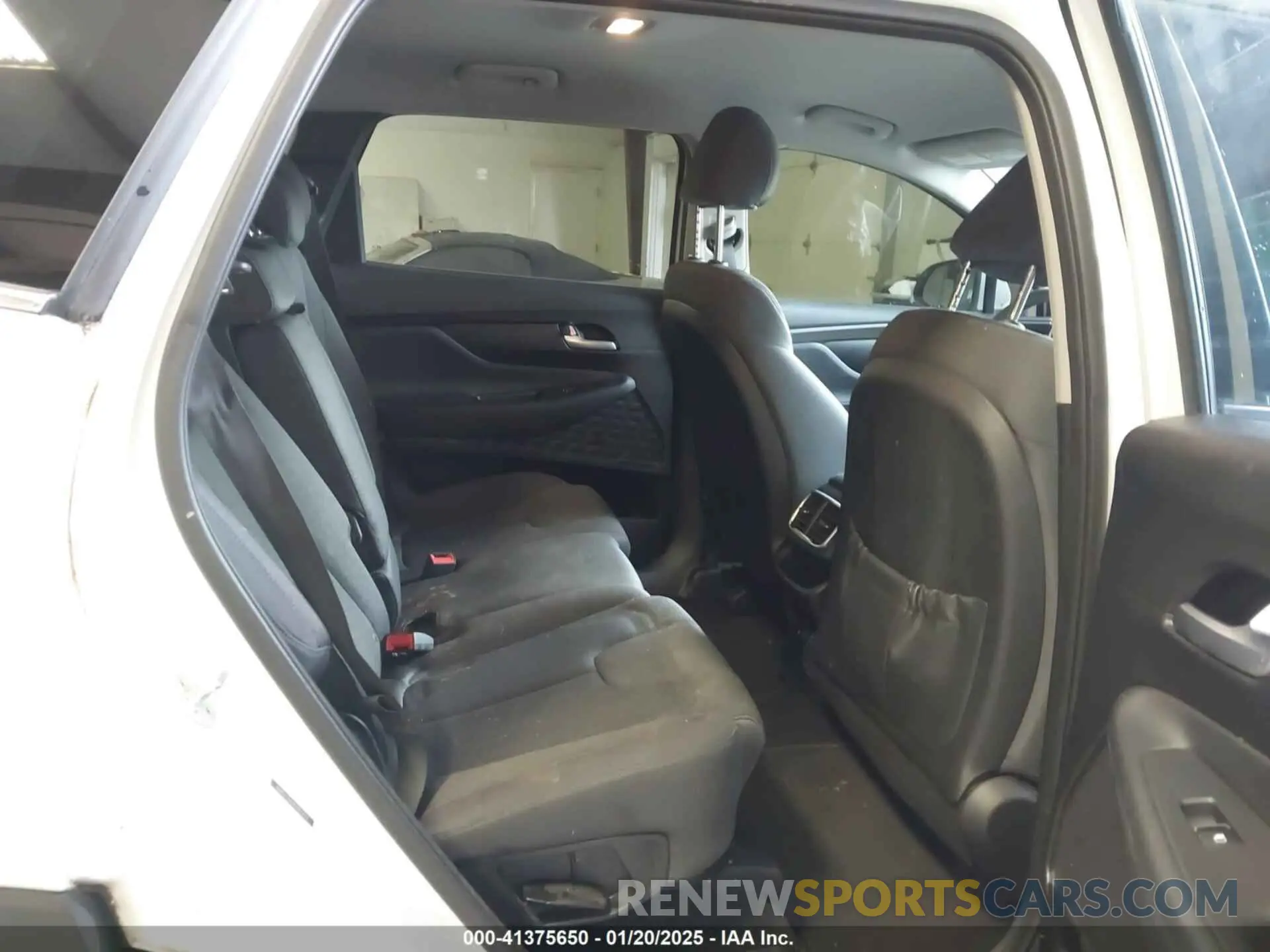 8 Photograph of a damaged car 5NMS23AD1KH063472 HYUNDAI SANTA FE 2019