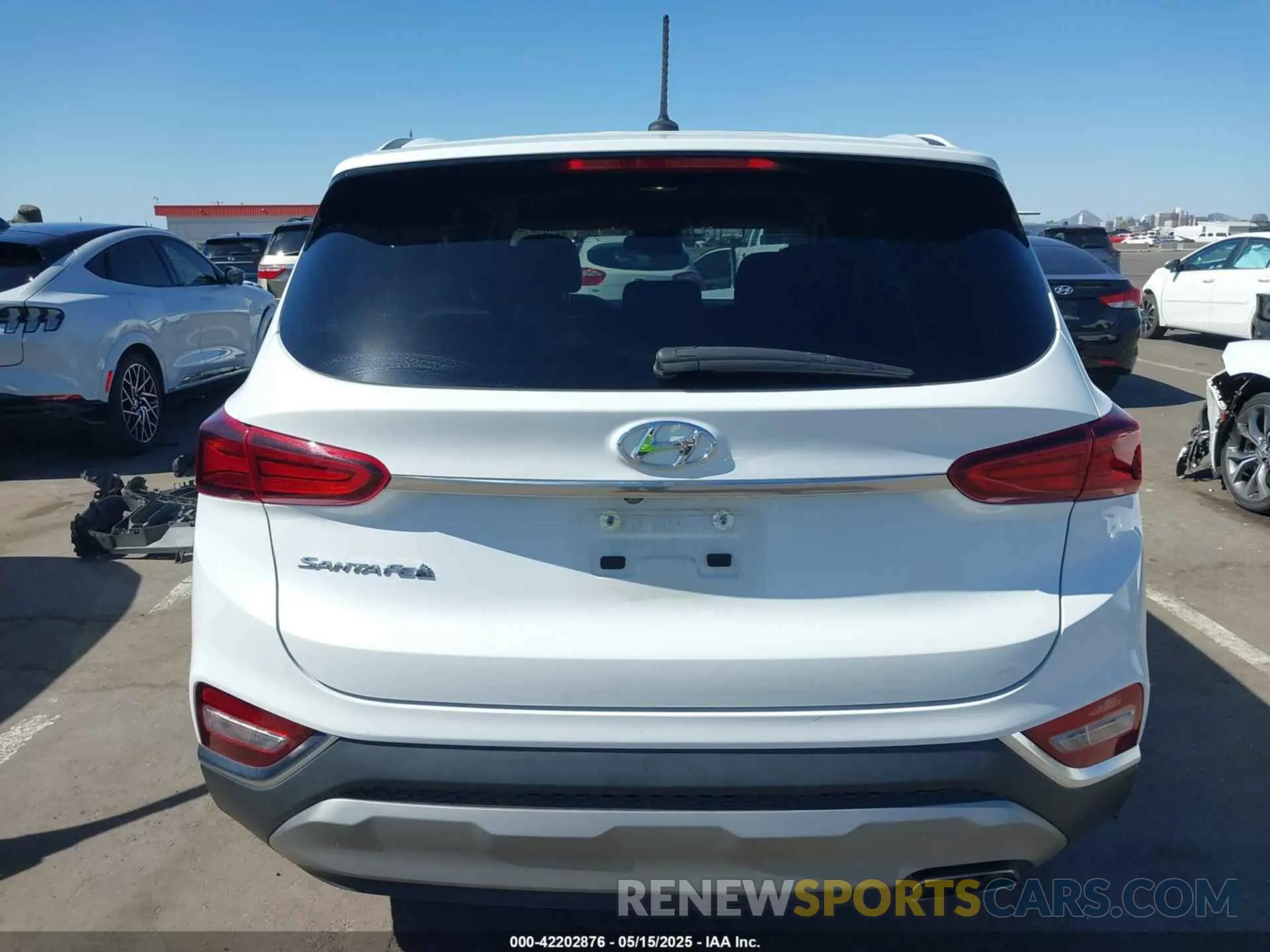 17 Photograph of a damaged car 5NMS23AD2KH010649 HYUNDAI SANTA FE 2019