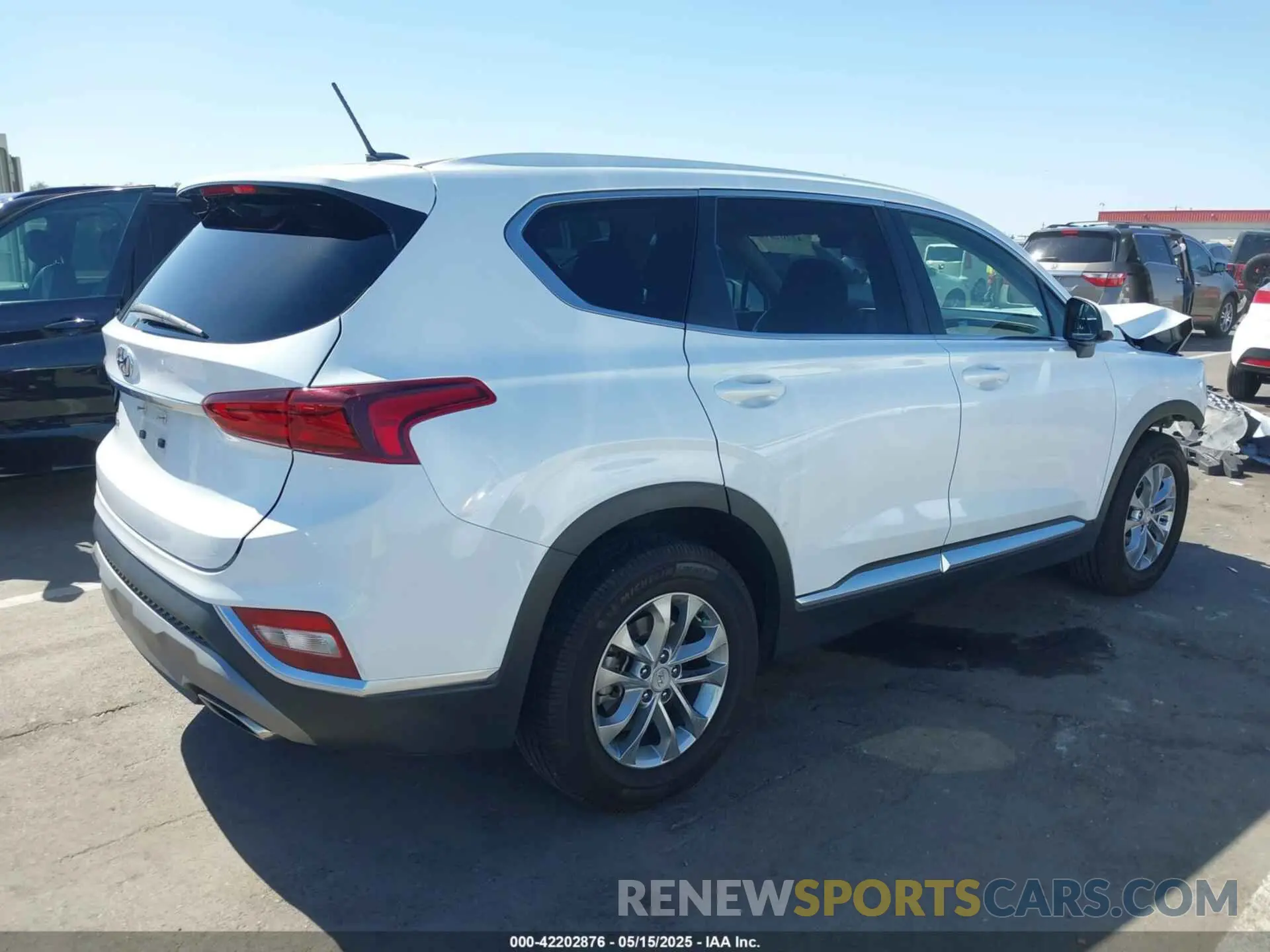 4 Photograph of a damaged car 5NMS23AD2KH010649 HYUNDAI SANTA FE 2019