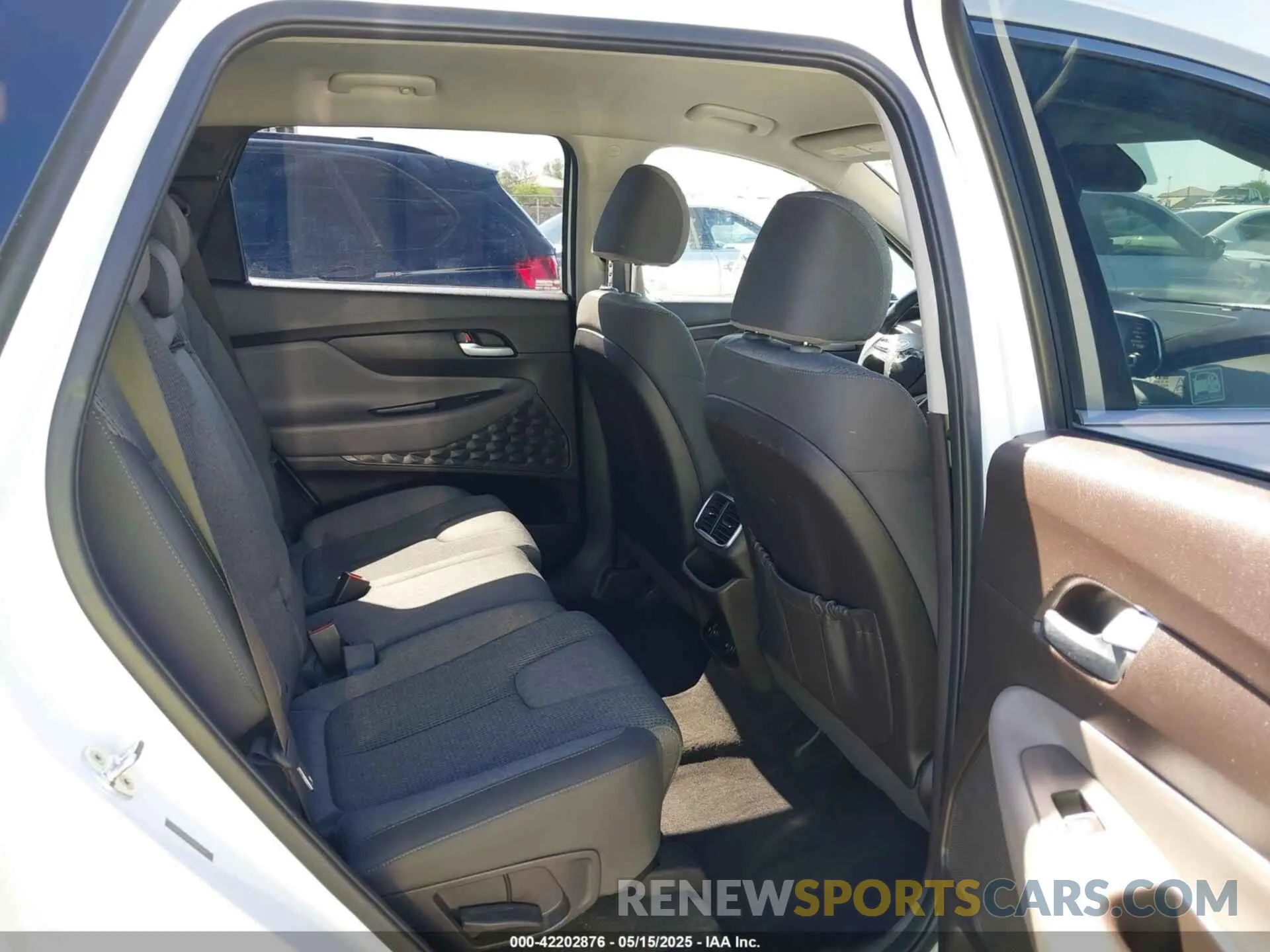 8 Photograph of a damaged car 5NMS23AD2KH010649 HYUNDAI SANTA FE 2019