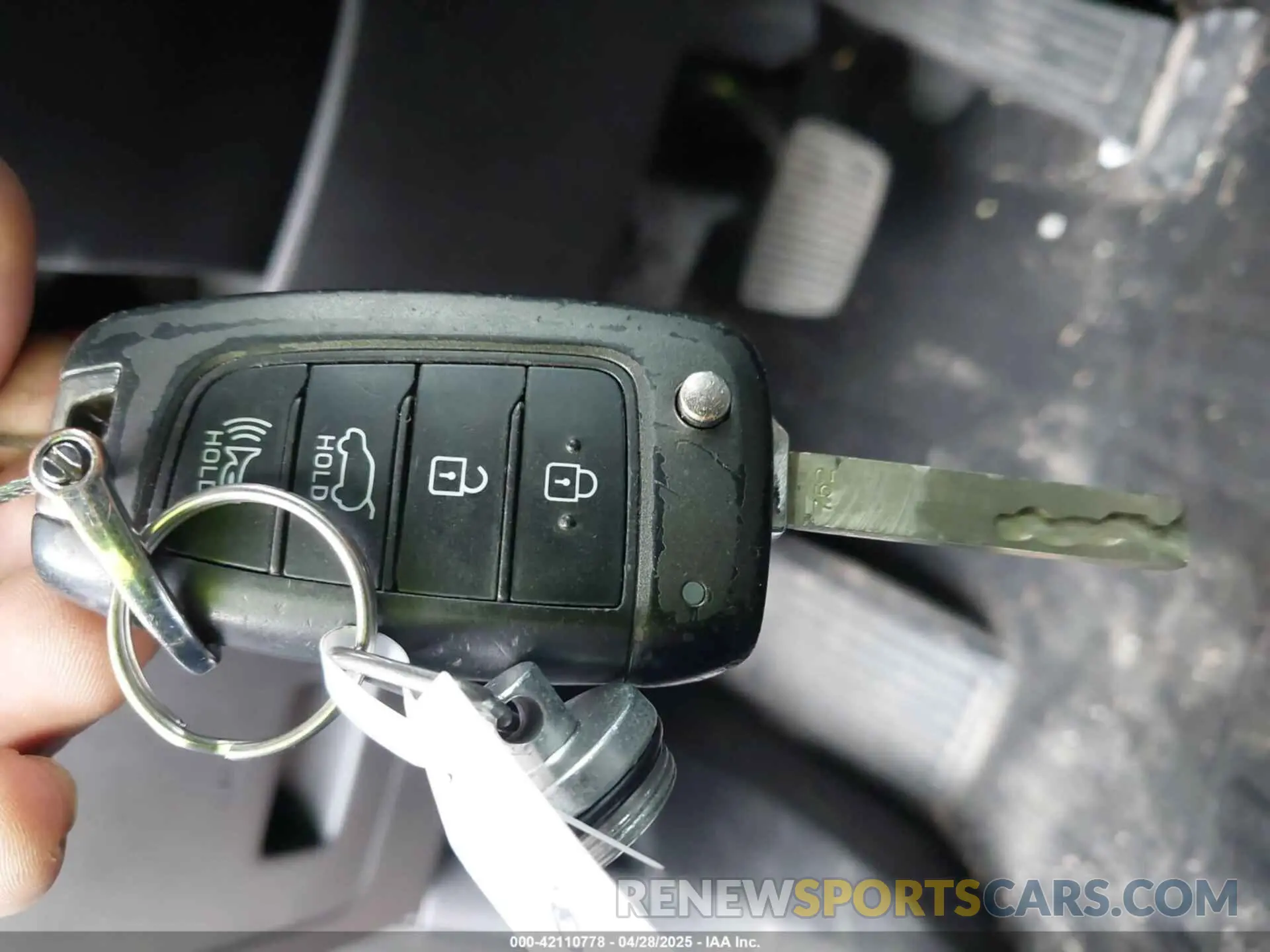 11 Photograph of a damaged car 5NMS23AD2KH014037 HYUNDAI SANTA FE 2019