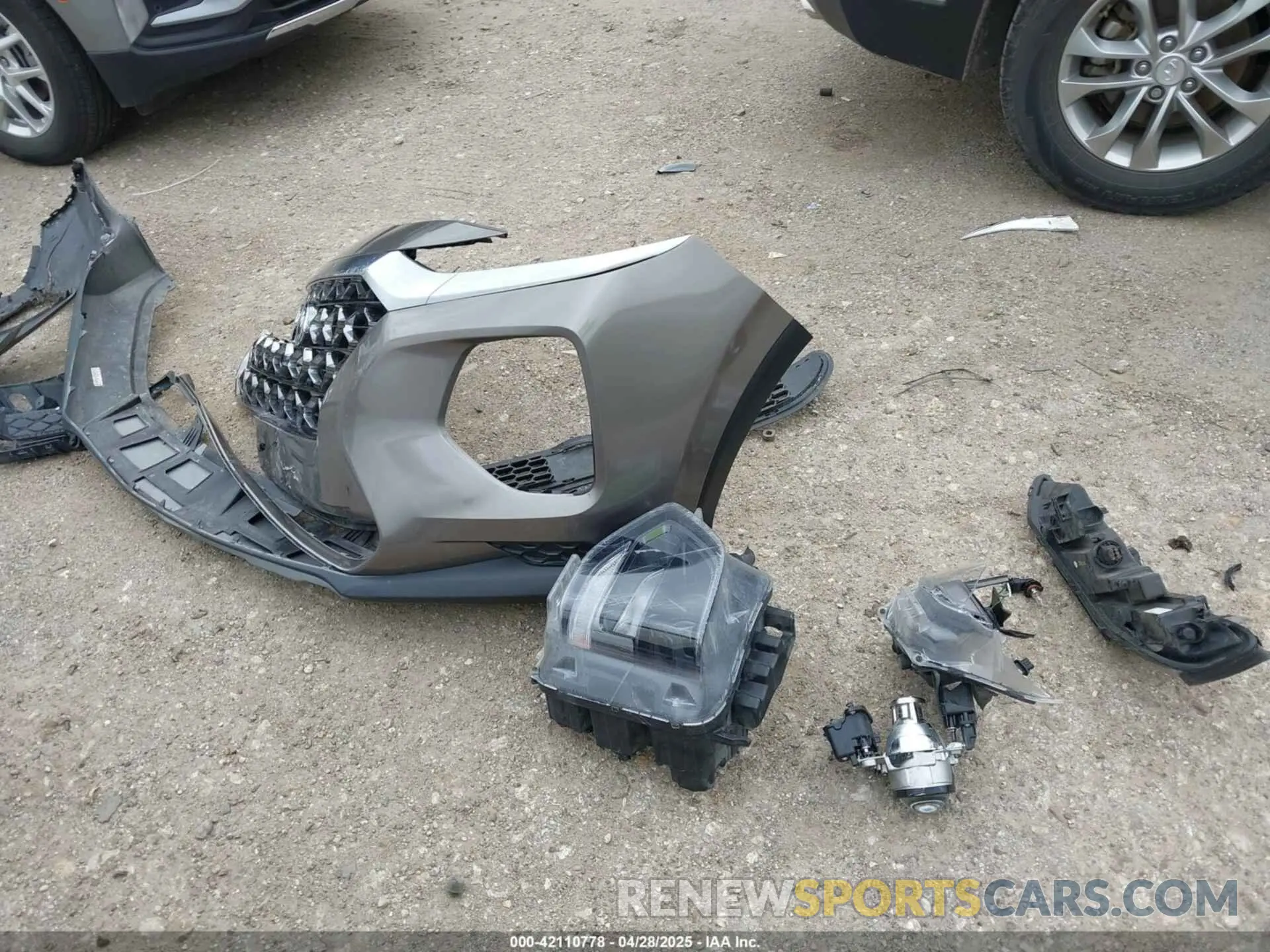 12 Photograph of a damaged car 5NMS23AD2KH014037 HYUNDAI SANTA FE 2019
