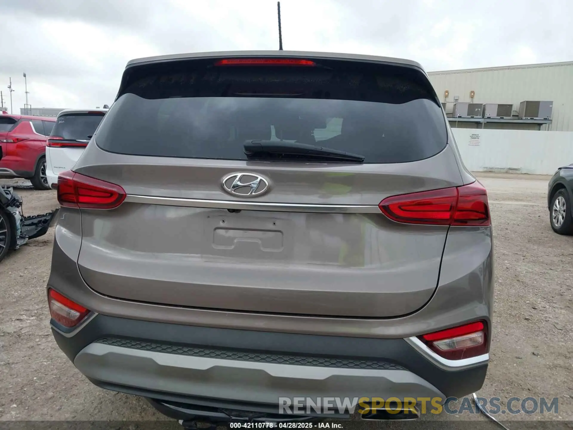 17 Photograph of a damaged car 5NMS23AD2KH014037 HYUNDAI SANTA FE 2019