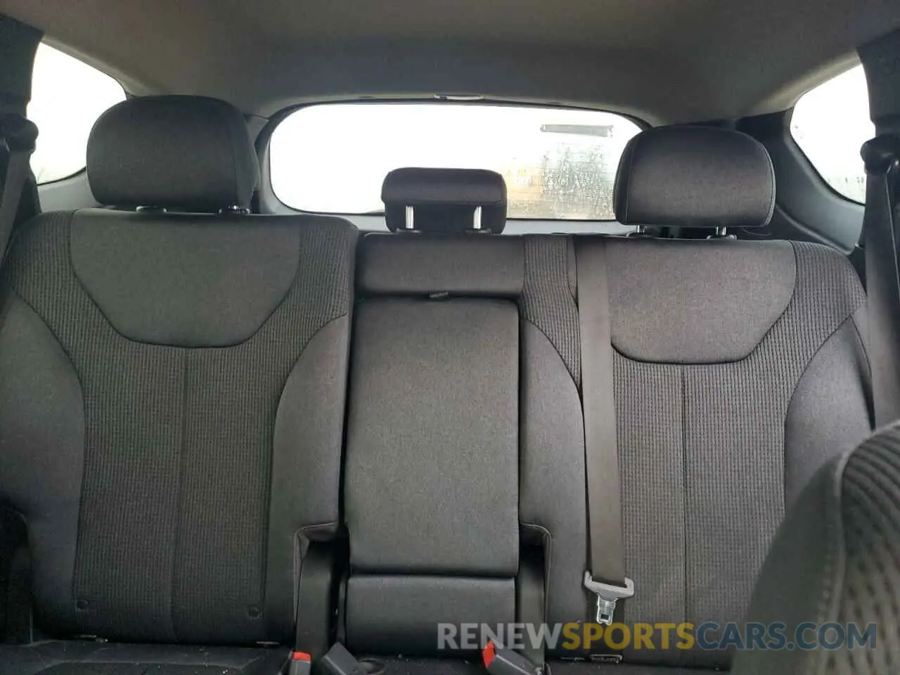 10 Photograph of a damaged car 5NMS23AD2KH108256 HYUNDAI SANTA FE 2019