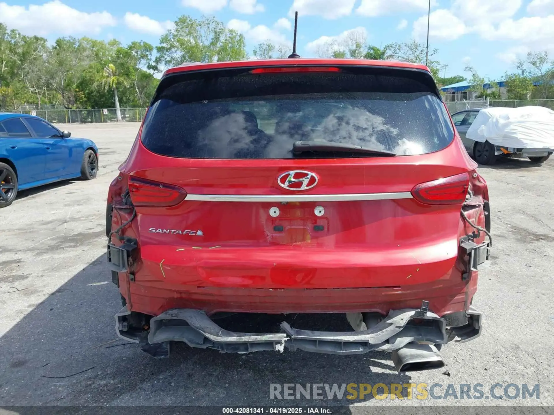 17 Photograph of a damaged car 5NMS23AD2KH126160 HYUNDAI SANTA FE 2019