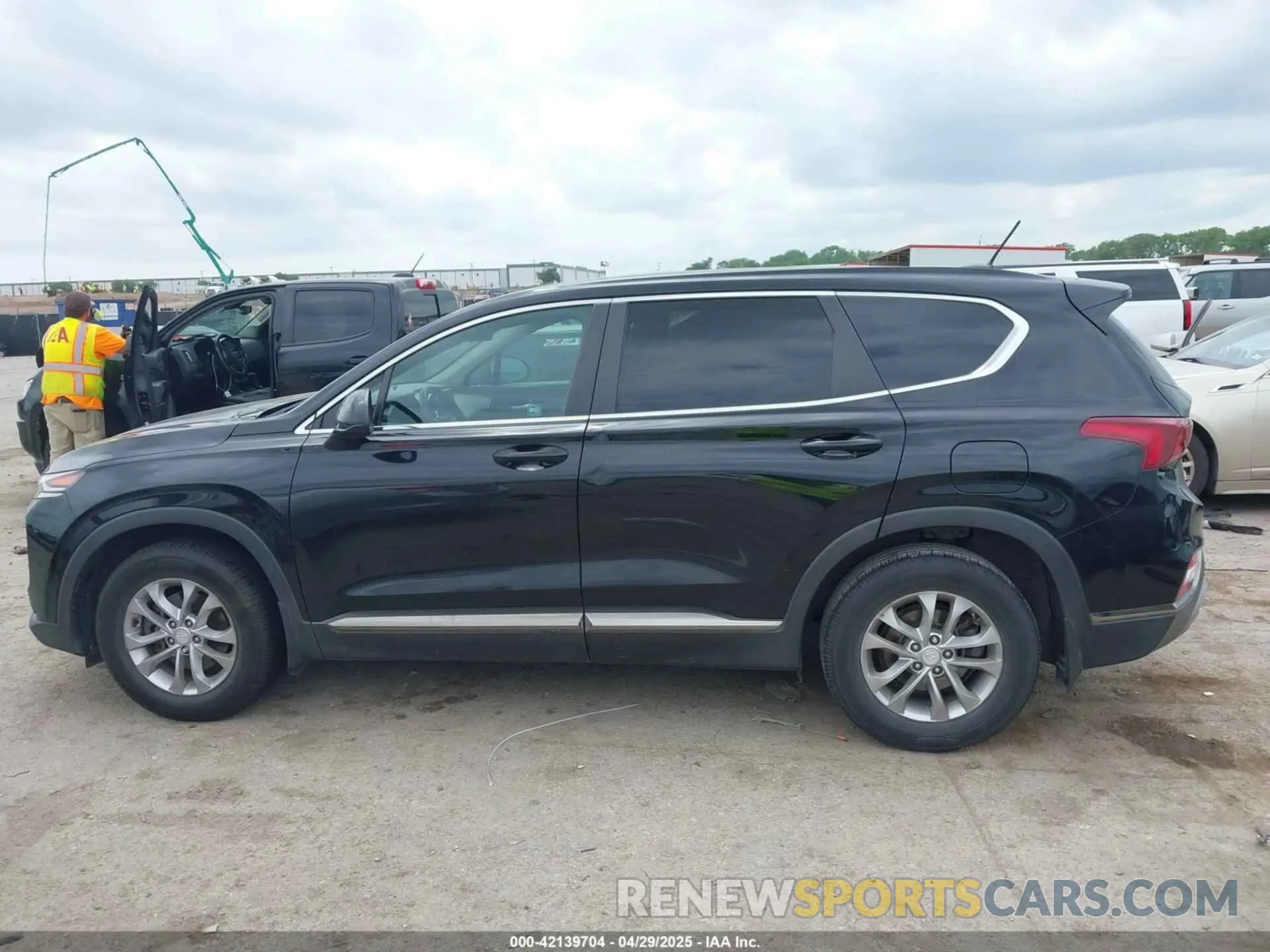 14 Photograph of a damaged car 5NMS23AD2KH132301 HYUNDAI SANTA FE 2019