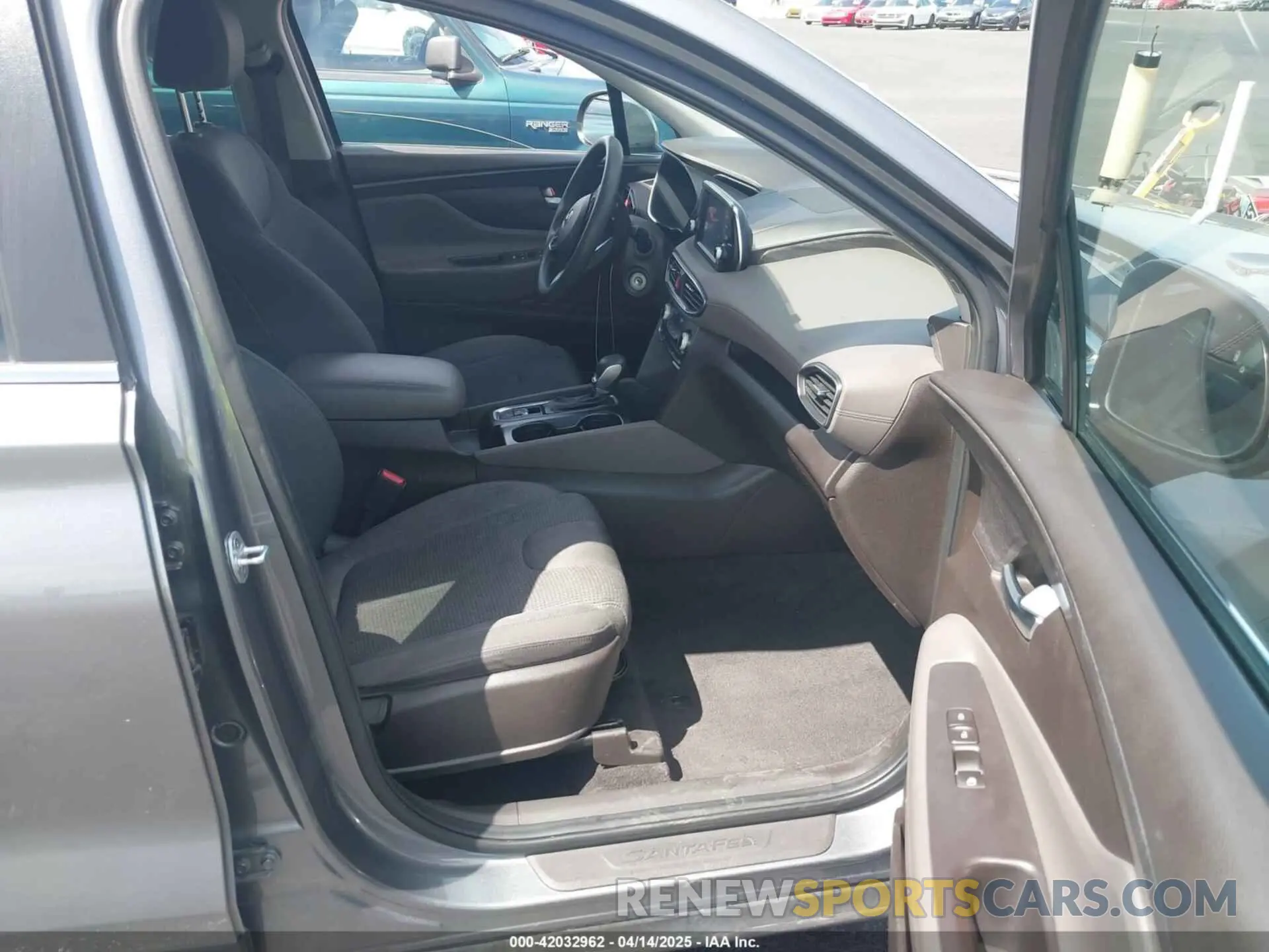 5 Photograph of a damaged car 5NMS23AD3KH078619 HYUNDAI SANTA FE 2019