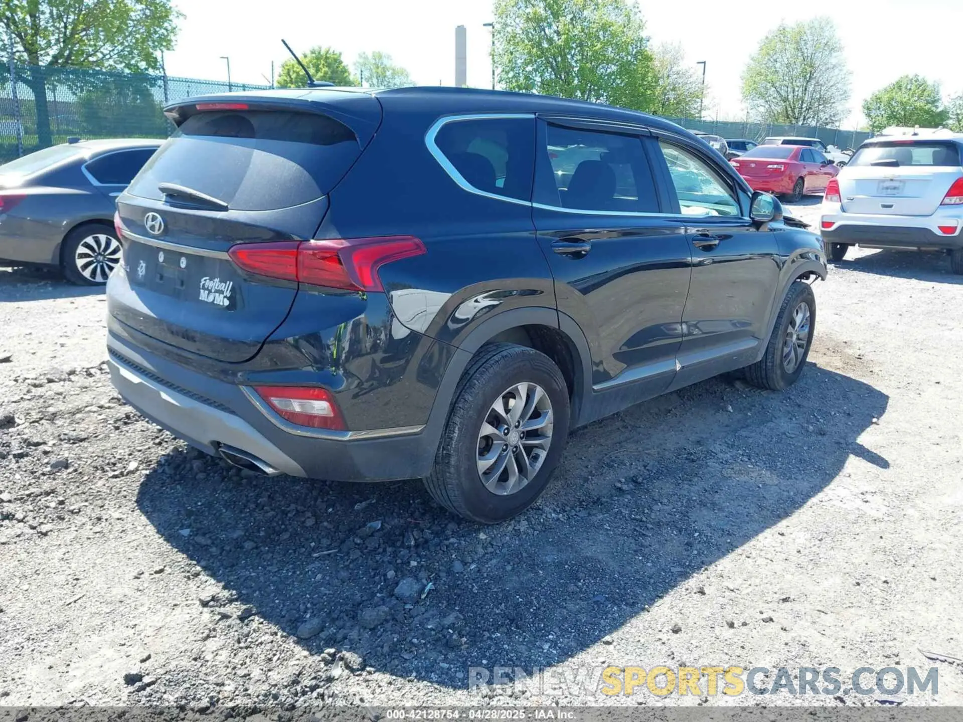 4 Photograph of a damaged car 5NMS23AD4KH099463 HYUNDAI SANTA FE 2019