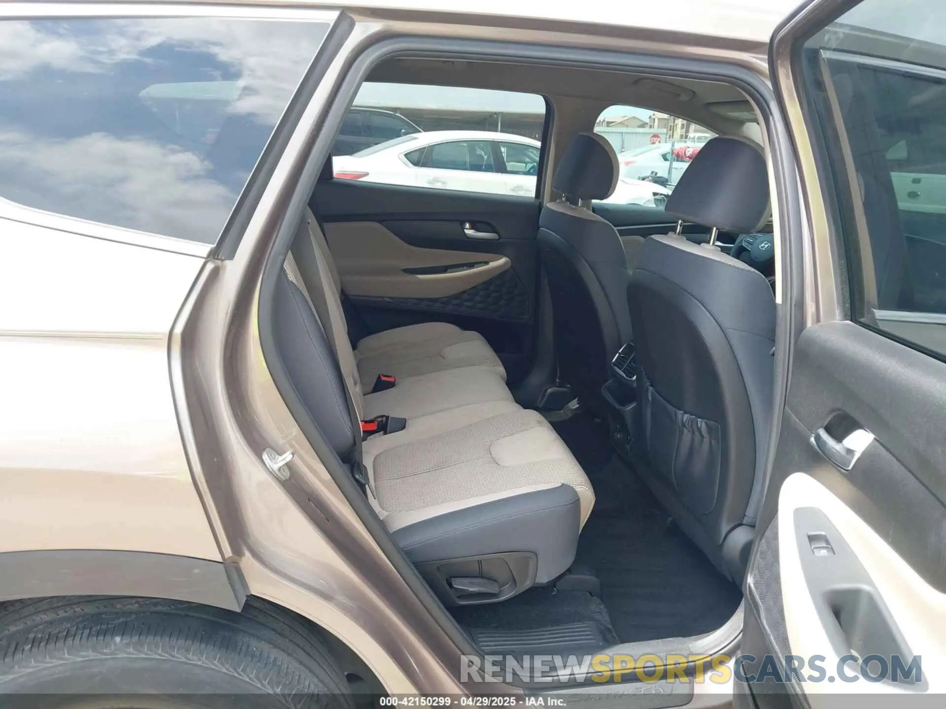 8 Photograph of a damaged car 5NMS23AD4KH132123 HYUNDAI SANTA FE 2019
