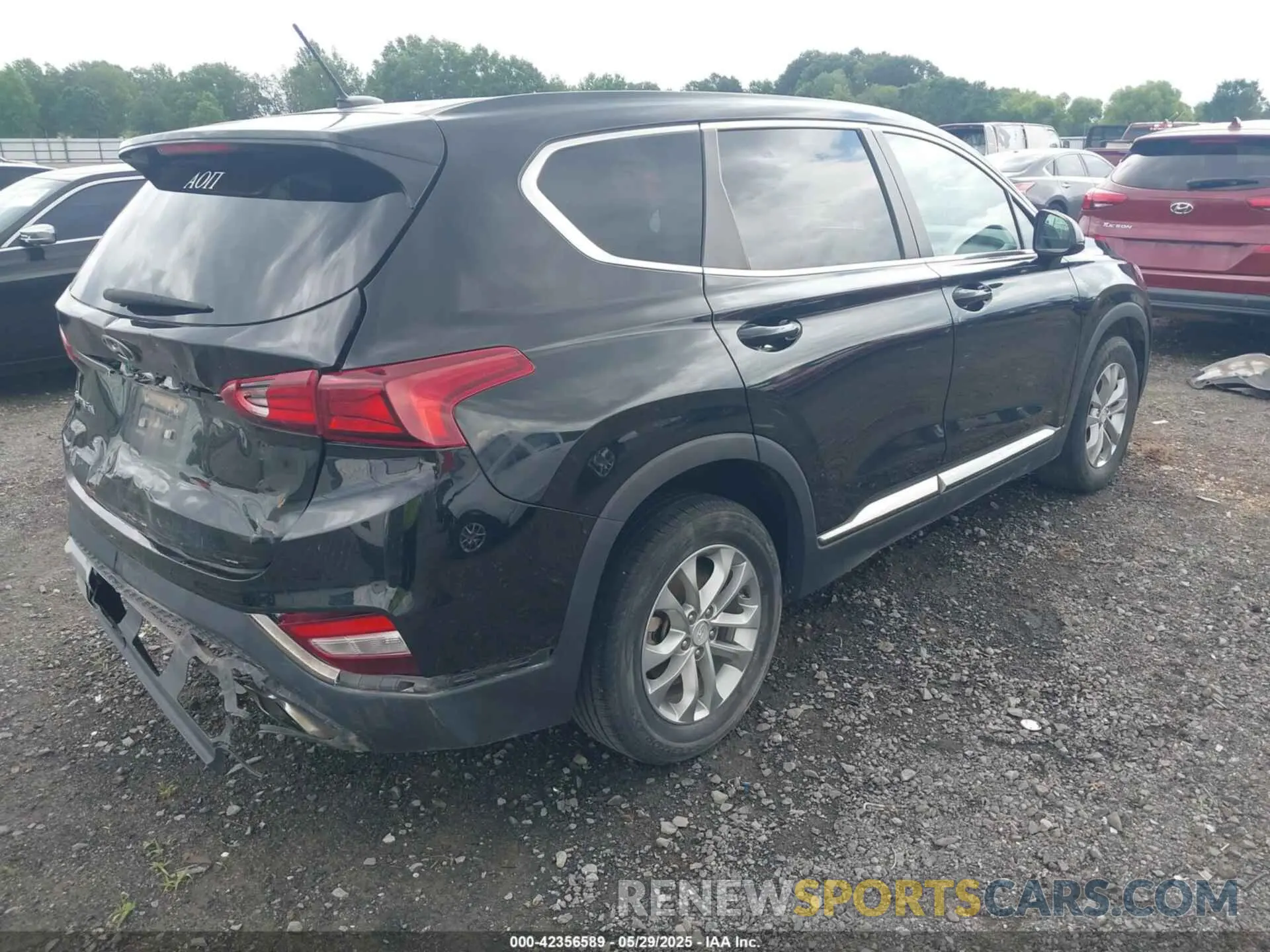 4 Photograph of a damaged car 5NMS23AD5KH011617 HYUNDAI SANTA FE 2019
