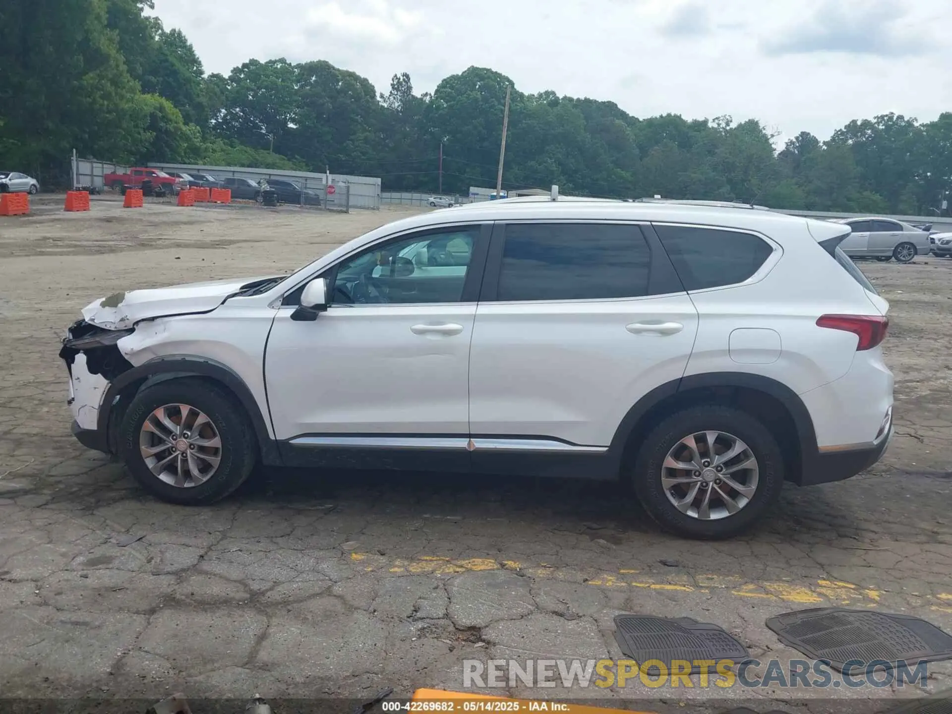 14 Photograph of a damaged car 5NMS23AD8KH102090 HYUNDAI SANTA FE 2019