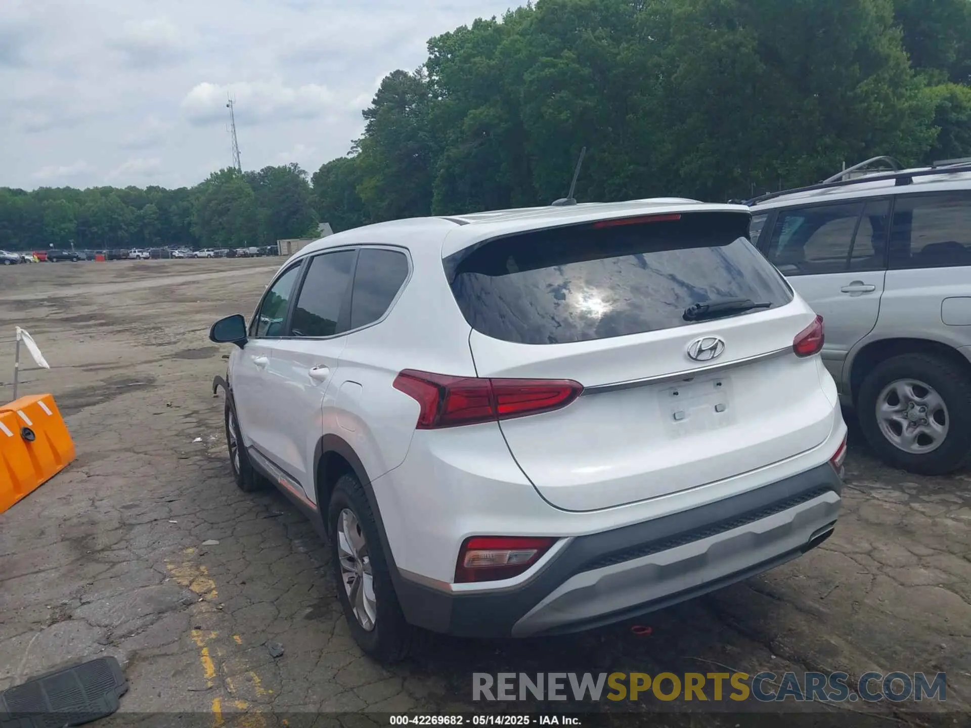 3 Photograph of a damaged car 5NMS23AD8KH102090 HYUNDAI SANTA FE 2019