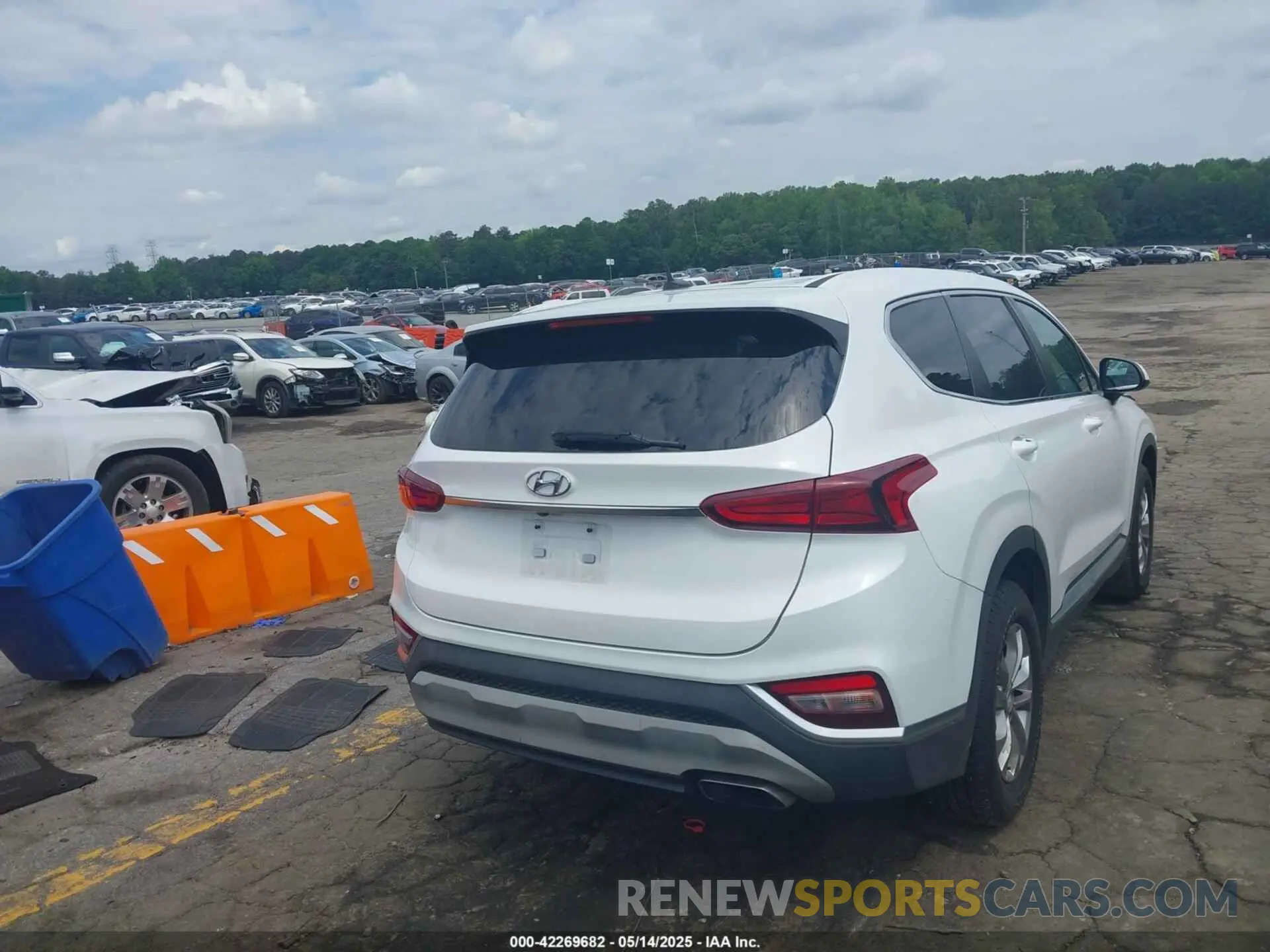 4 Photograph of a damaged car 5NMS23AD8KH102090 HYUNDAI SANTA FE 2019