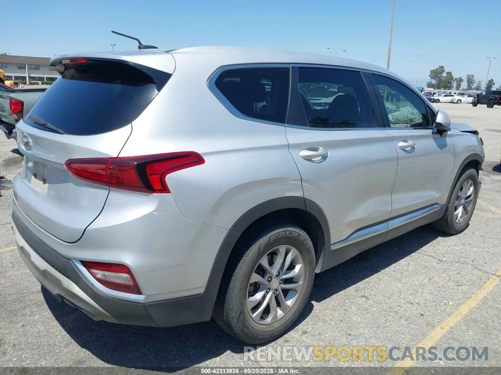 4 Photograph of a damaged car 5NMS23ADXKH000872 HYUNDAI SANTA FE 2019