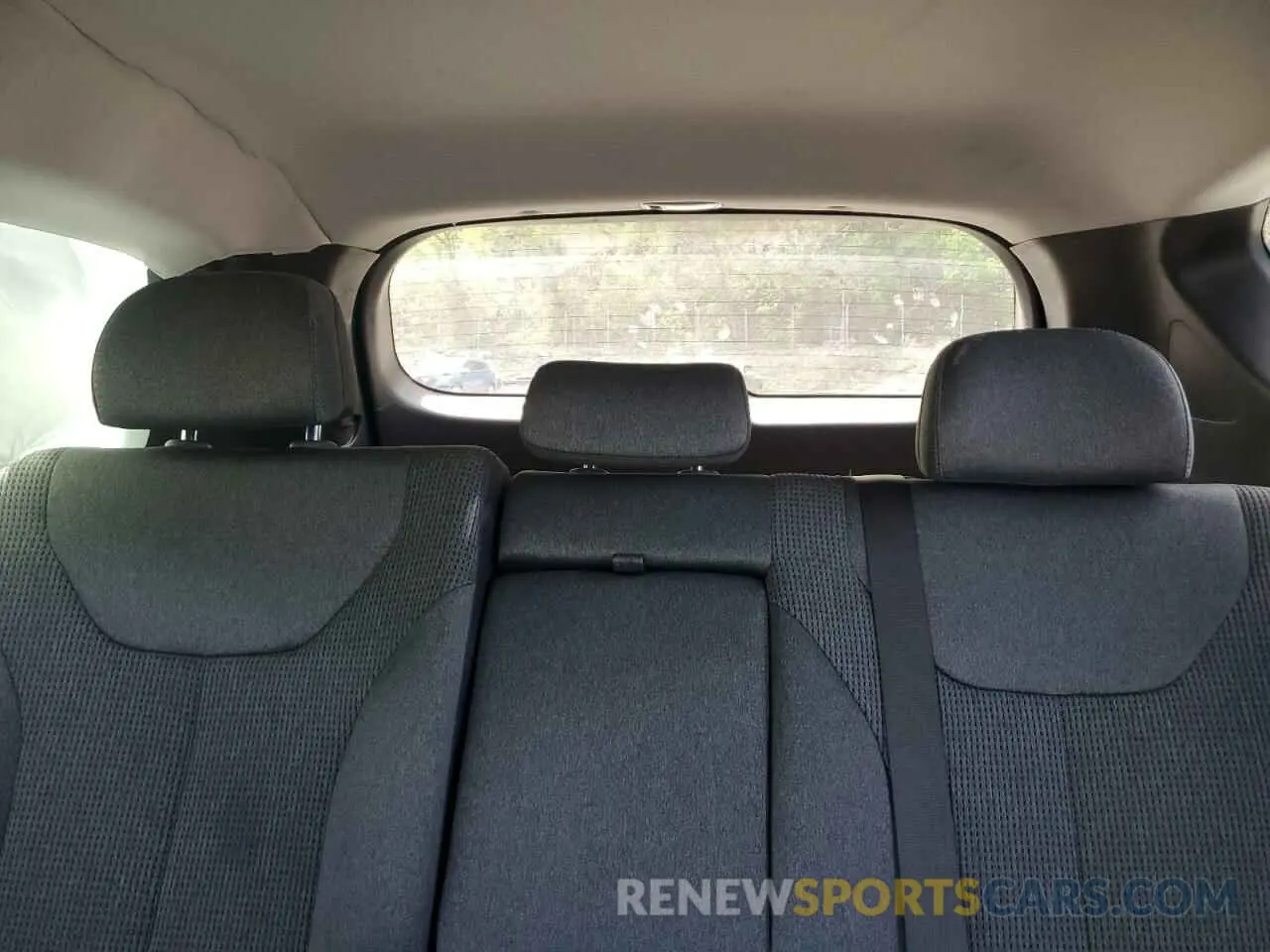 10 Photograph of a damaged car 5NMS2CAD1KH082555 HYUNDAI SANTA FE 2019