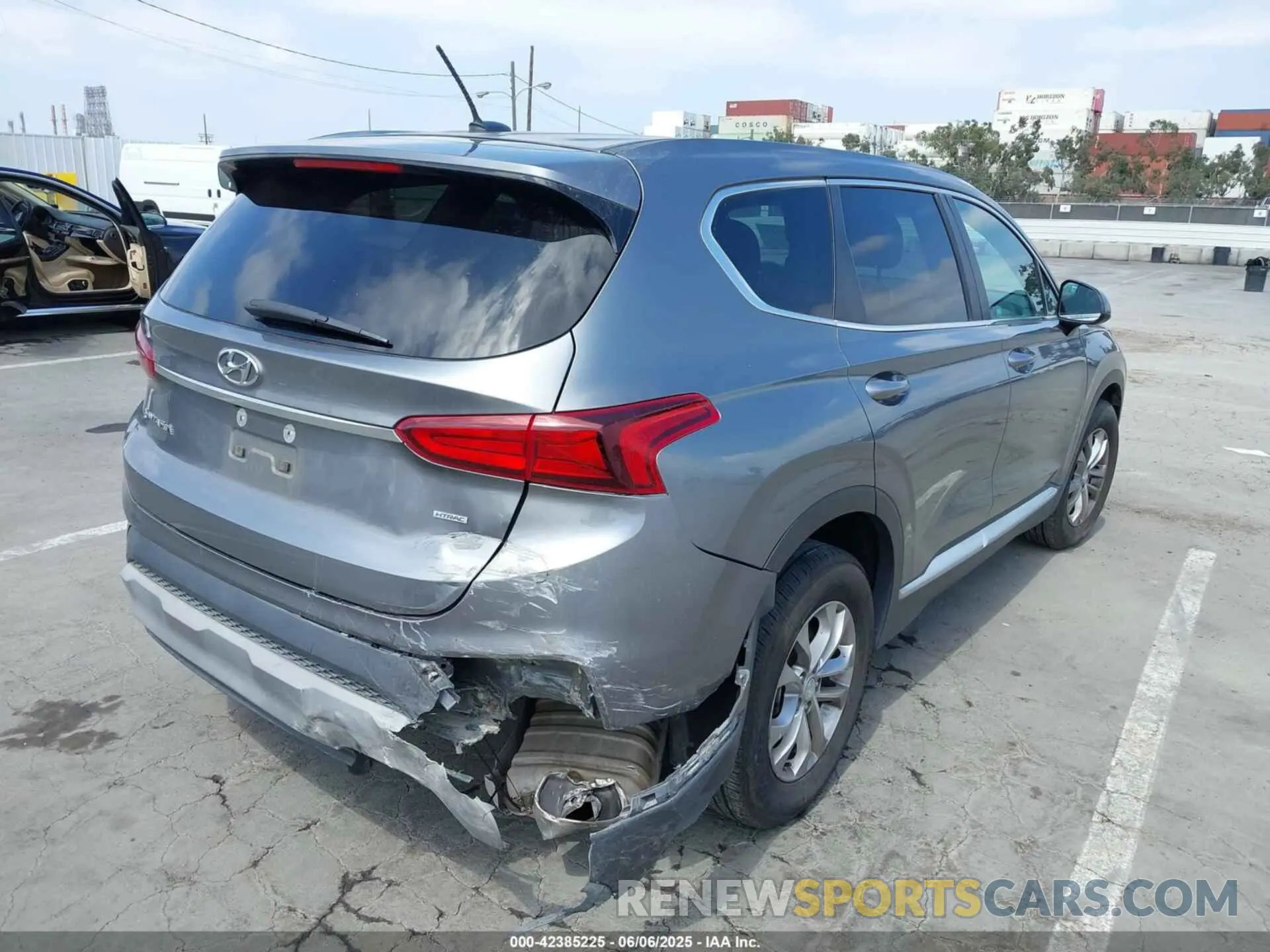 4 Photograph of a damaged car 5NMS2CAD1KH097198 HYUNDAI SANTA FE 2019