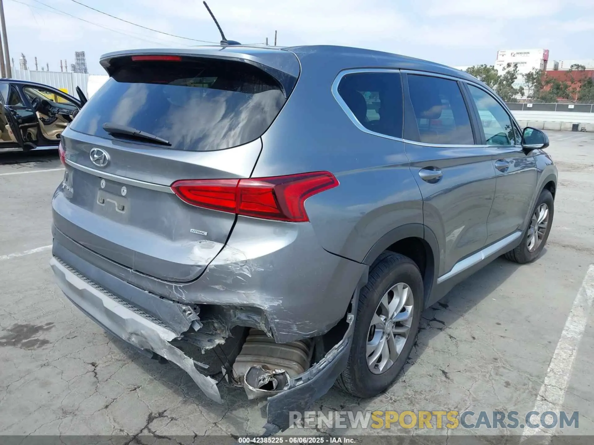 6 Photograph of a damaged car 5NMS2CAD1KH097198 HYUNDAI SANTA FE 2019