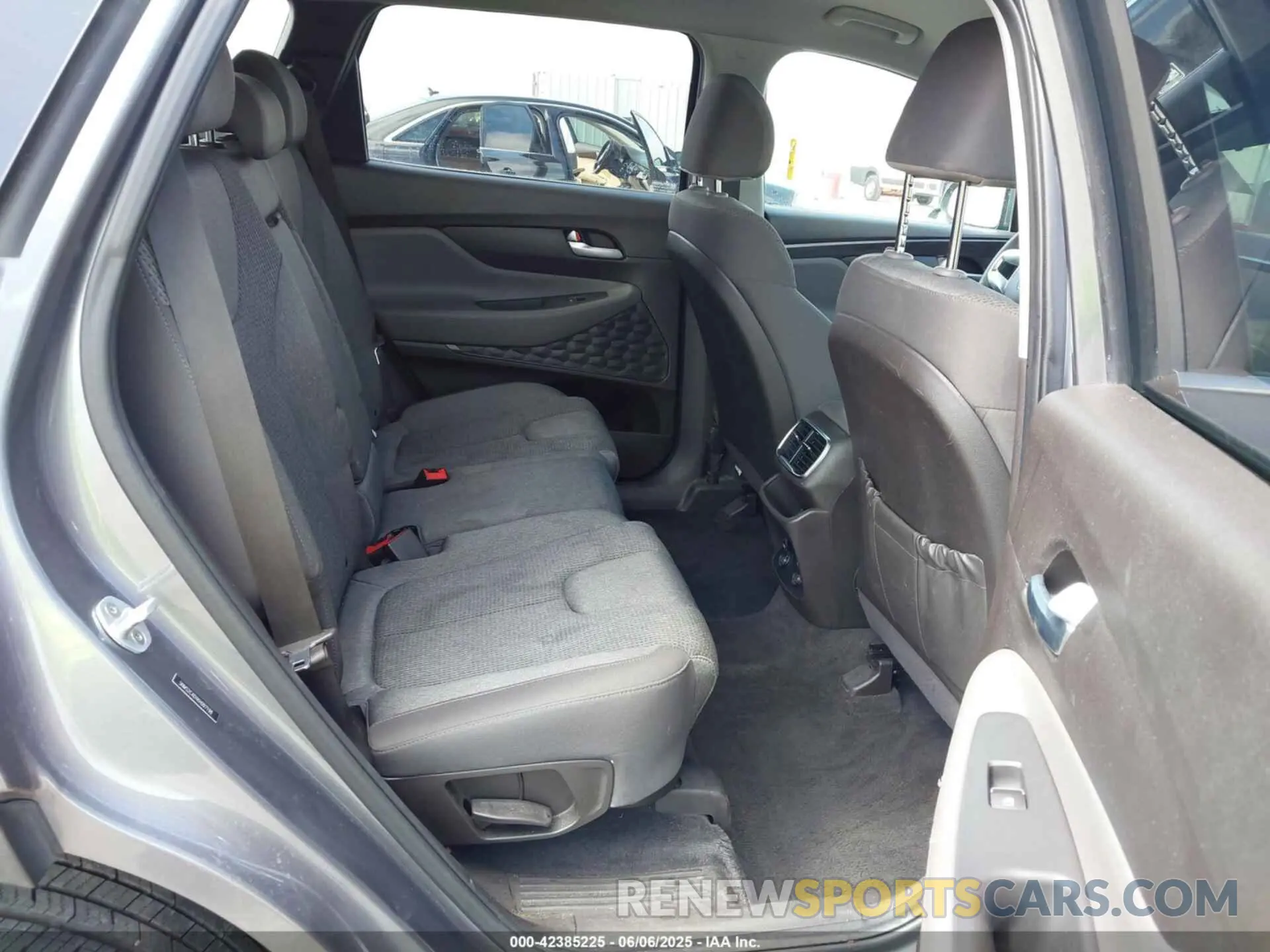 8 Photograph of a damaged car 5NMS2CAD1KH097198 HYUNDAI SANTA FE 2019
