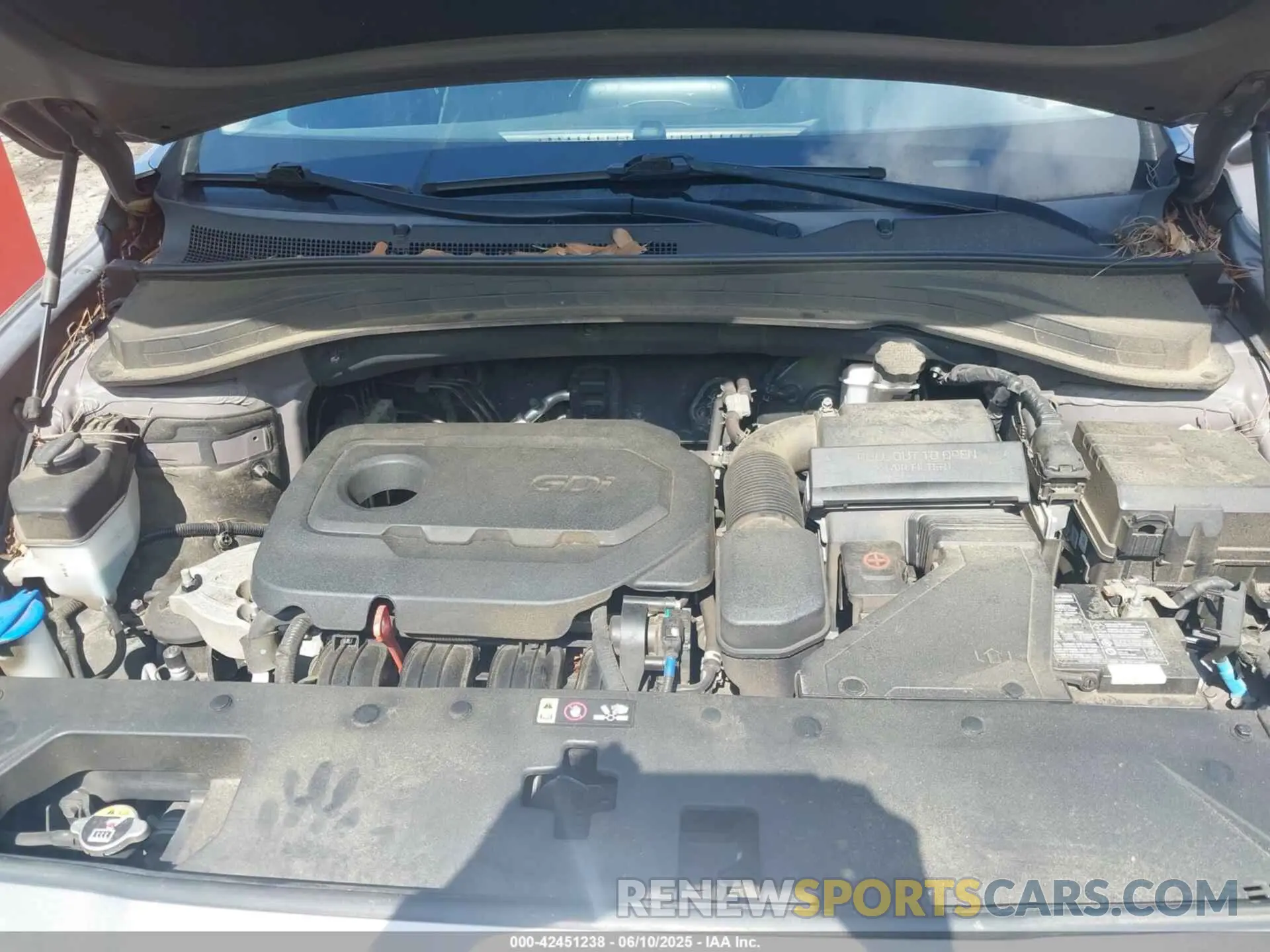 10 Photograph of a damaged car 5NMS2CAD1KH124609 HYUNDAI SANTA FE 2019
