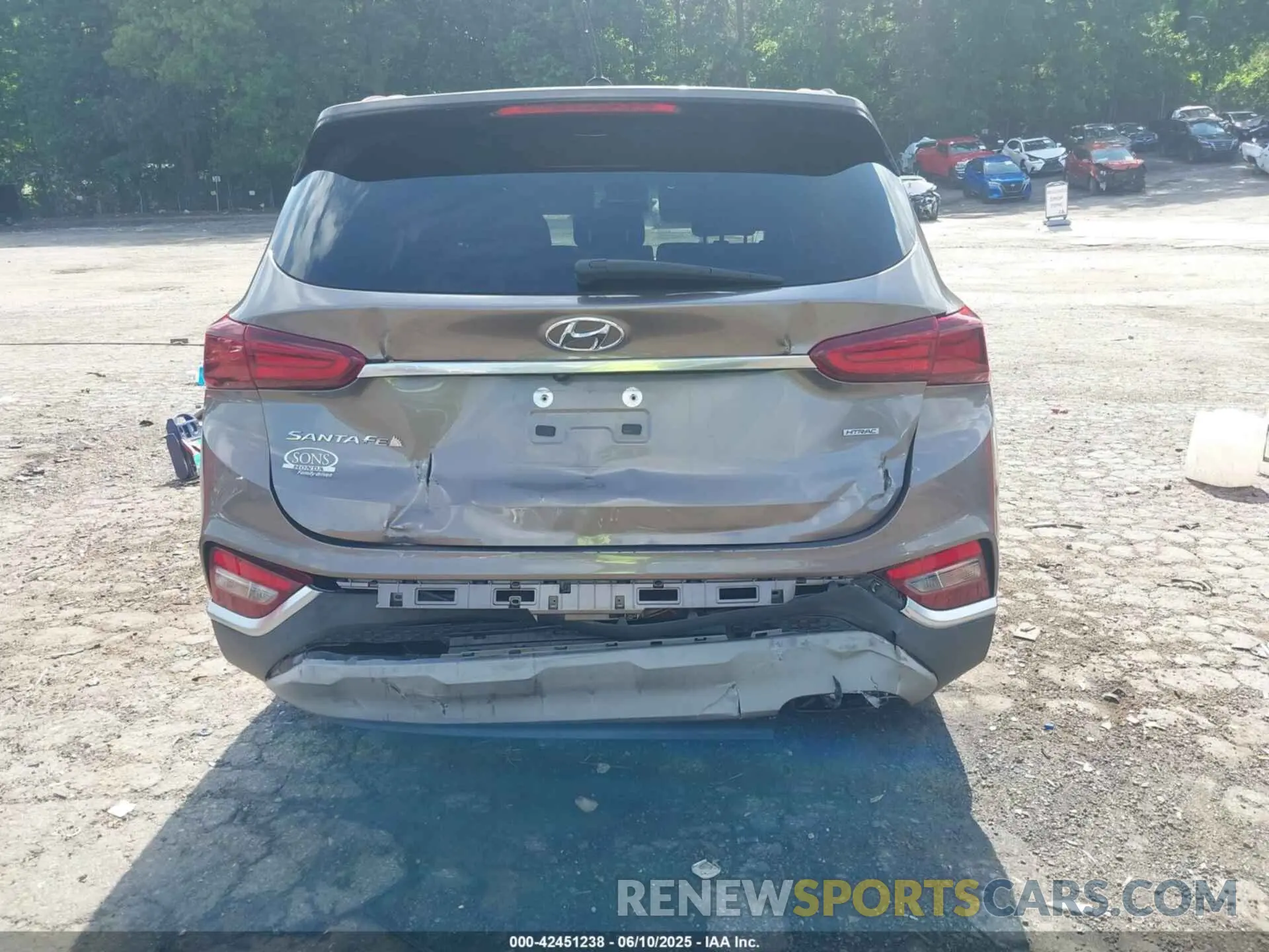 16 Photograph of a damaged car 5NMS2CAD1KH124609 HYUNDAI SANTA FE 2019